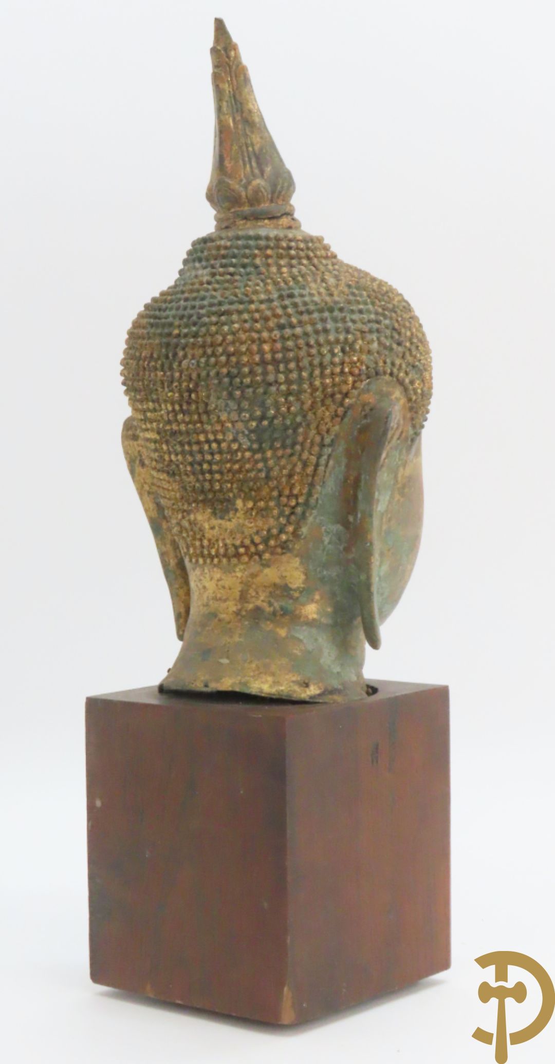 Koperen boedhahoofd op houten sokkel