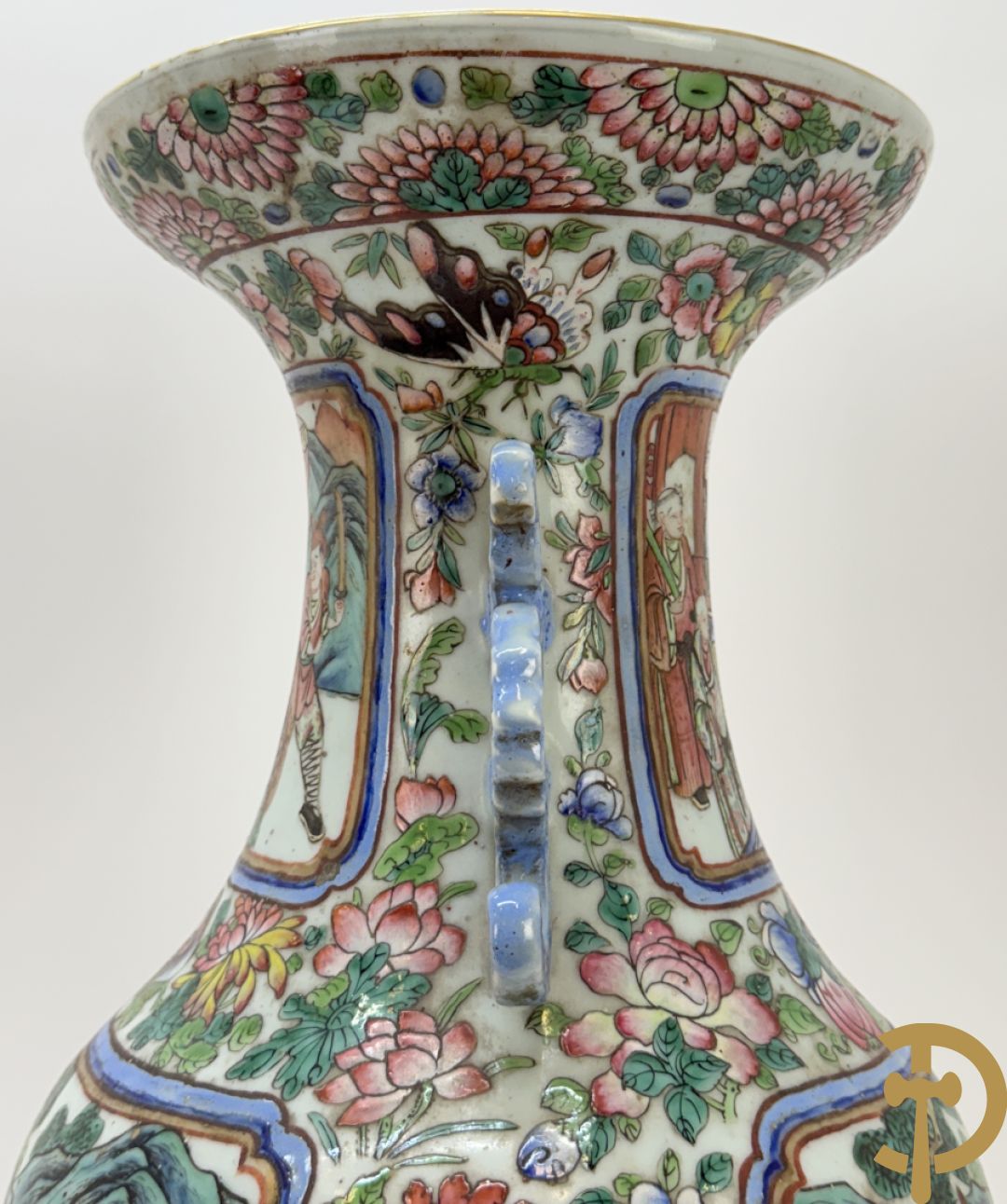 Chinese porseleinen vaas met geanimeerd krijgerdecor en vogeltaferelen