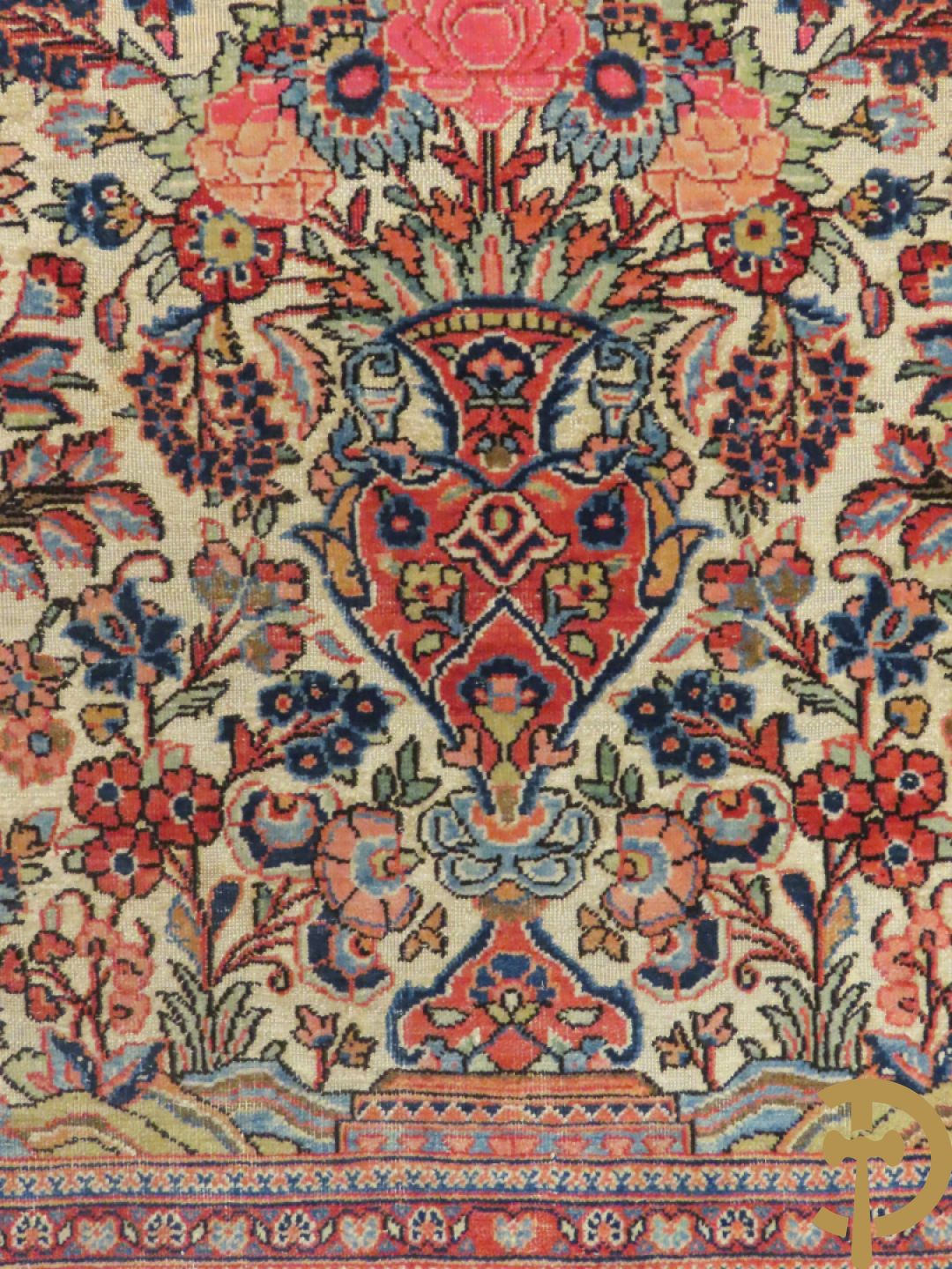 Oosters handgeknoopt tapijt Tabriz met amfoor, bloemen en levensboom