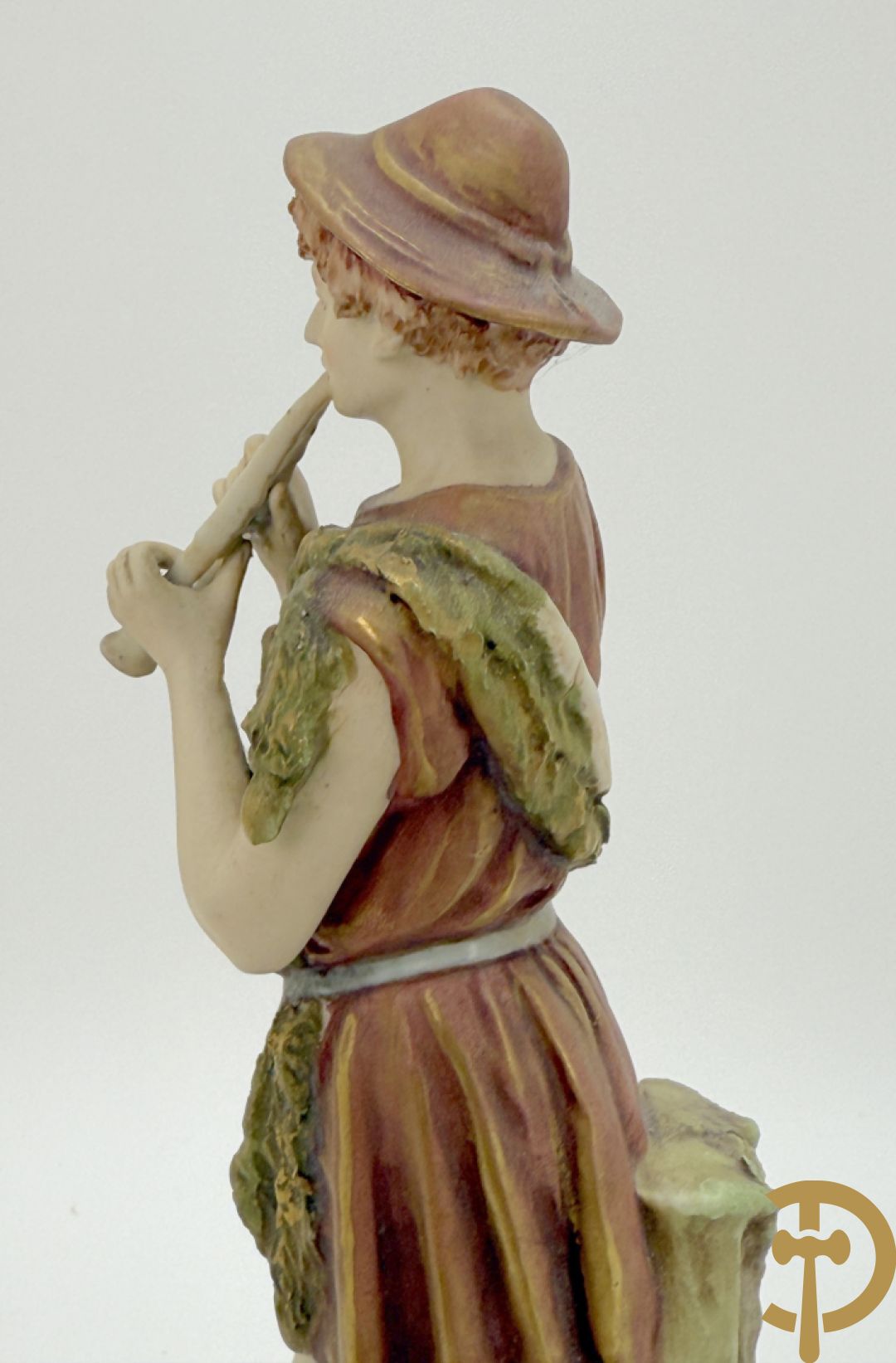 Herderspaar met ram in Royal Dux, onderaan gemerkt 351 en 352