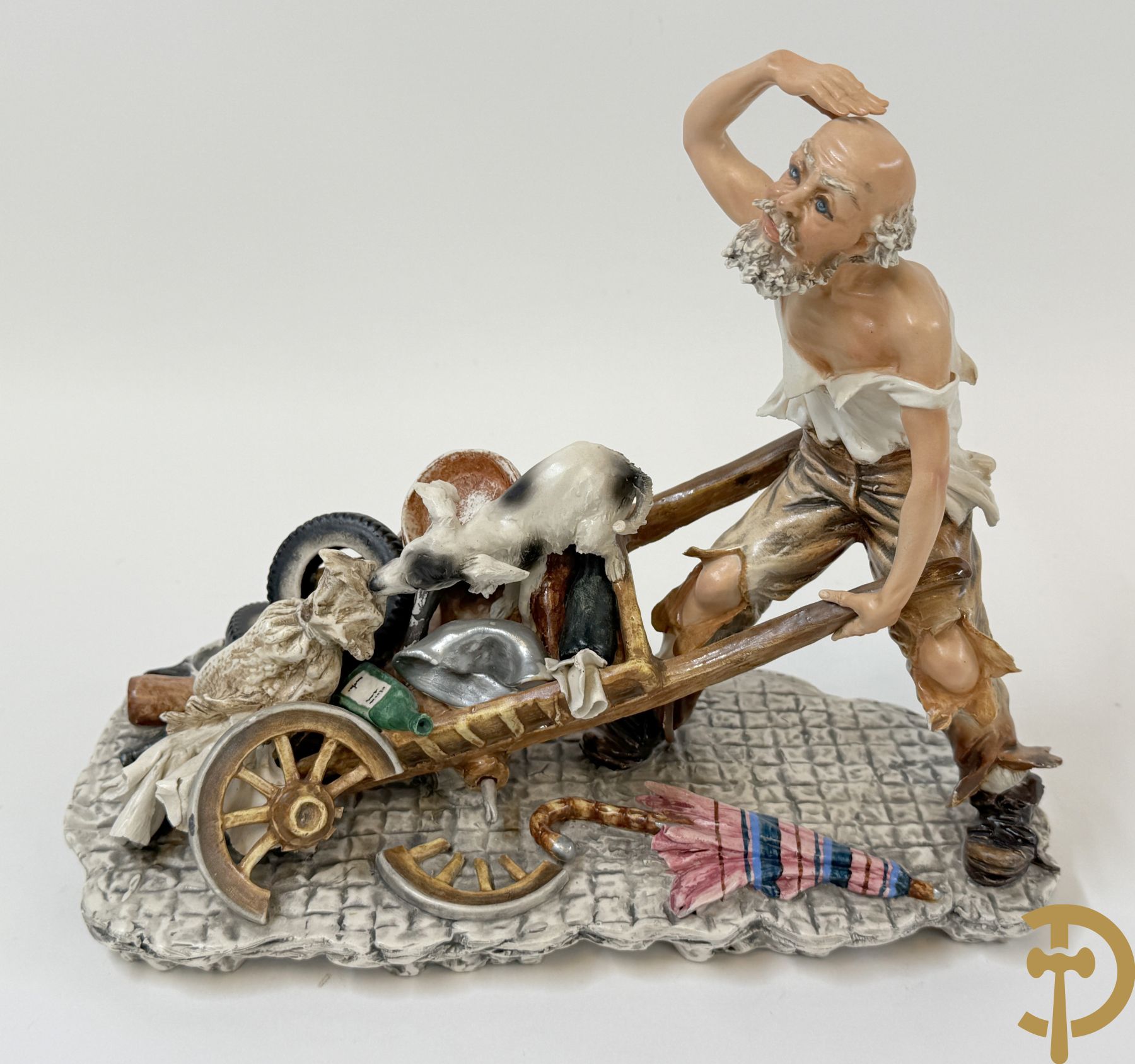 Twee grote Italiaanse groepen in 
gekleurde biscuit : jongens plukken appels - onderonsje aan tafel + 4 groepen in gekleurde Italiaanse biscuit