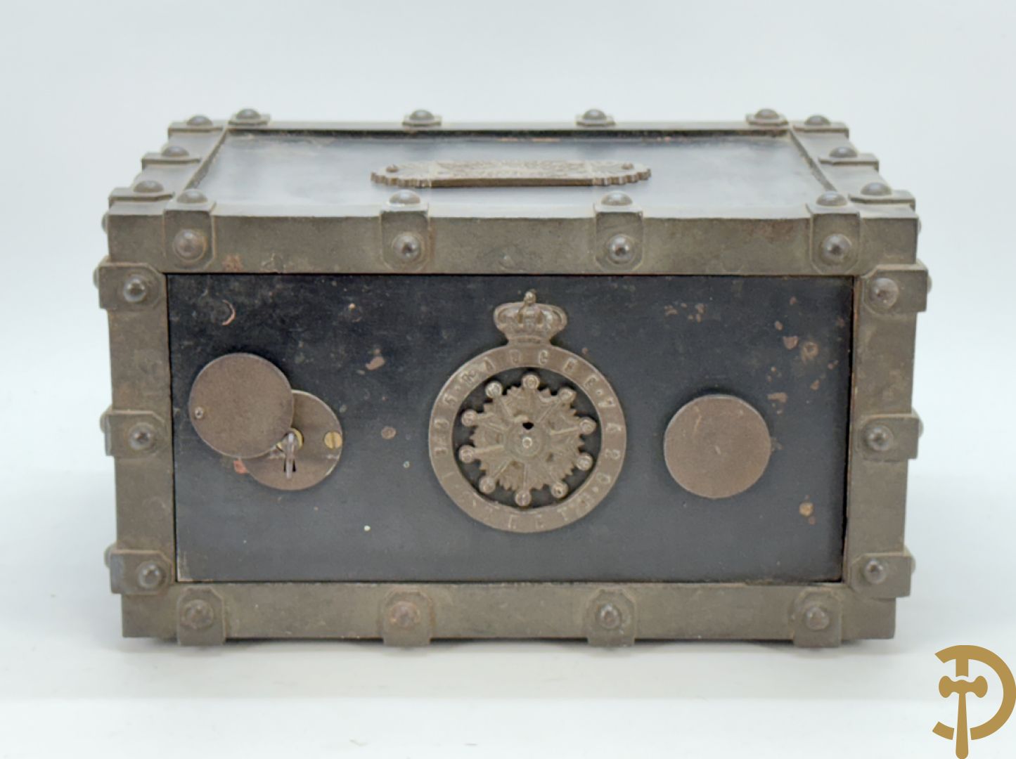 Gietijzeren brandkoffertje met 2 handvaten Incombustible Bauche à Gueux (Marnes) met sleutel