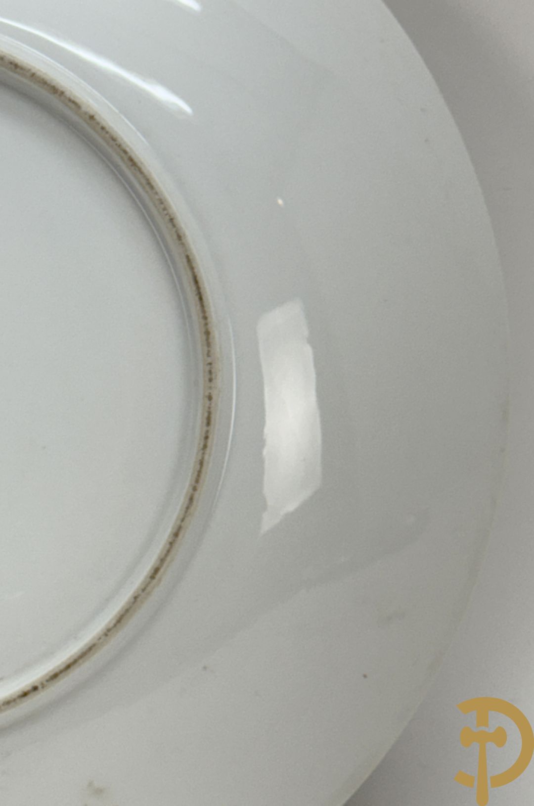 Porseleinen Chinese schotel met decor van wijsgeren in landschap