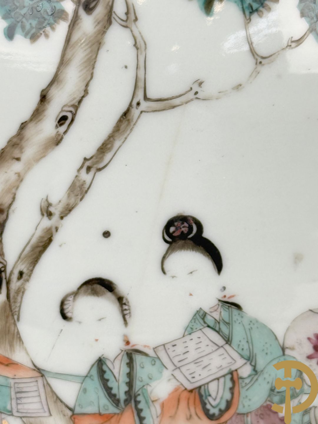 Paar Chinese porseleinen vazen met geisha decor en dames in landschap