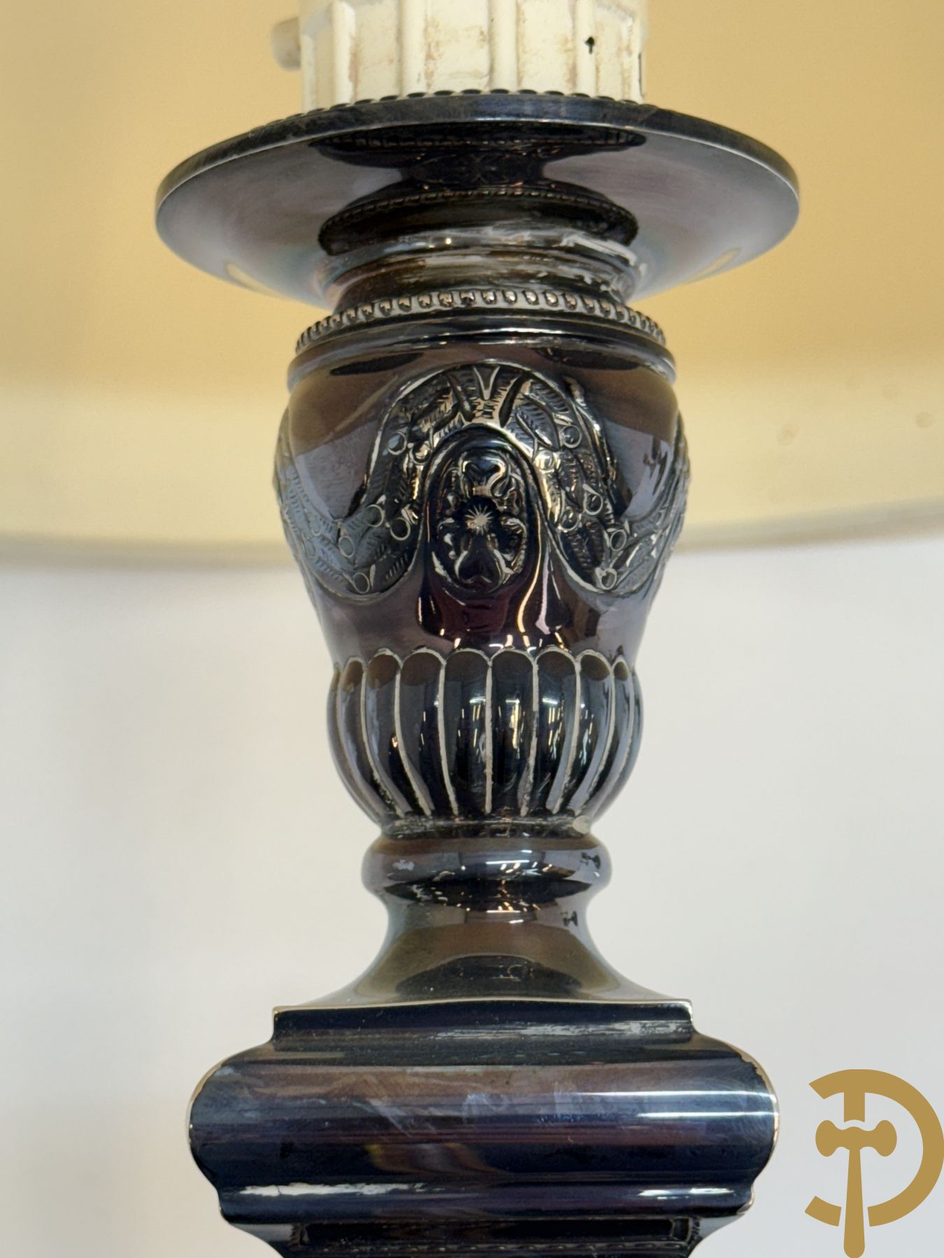 Massief zilveren kandelaar als lampadaire, 835 gemerkt, bezet met accanthusranken + 2 kleine massief zilveren kandelaars