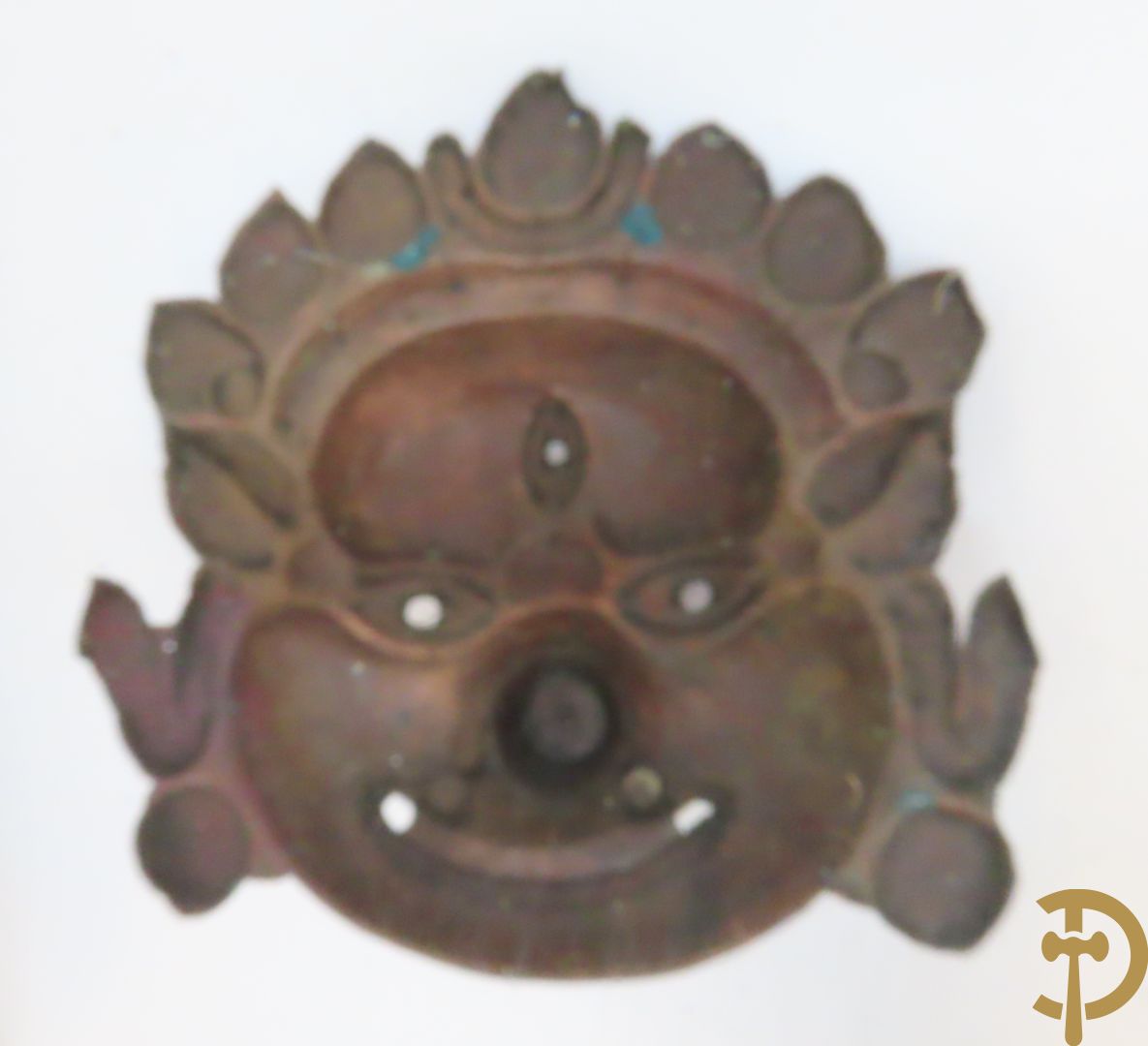 Paar Aziatische koperen maskers met cloisoné techniek