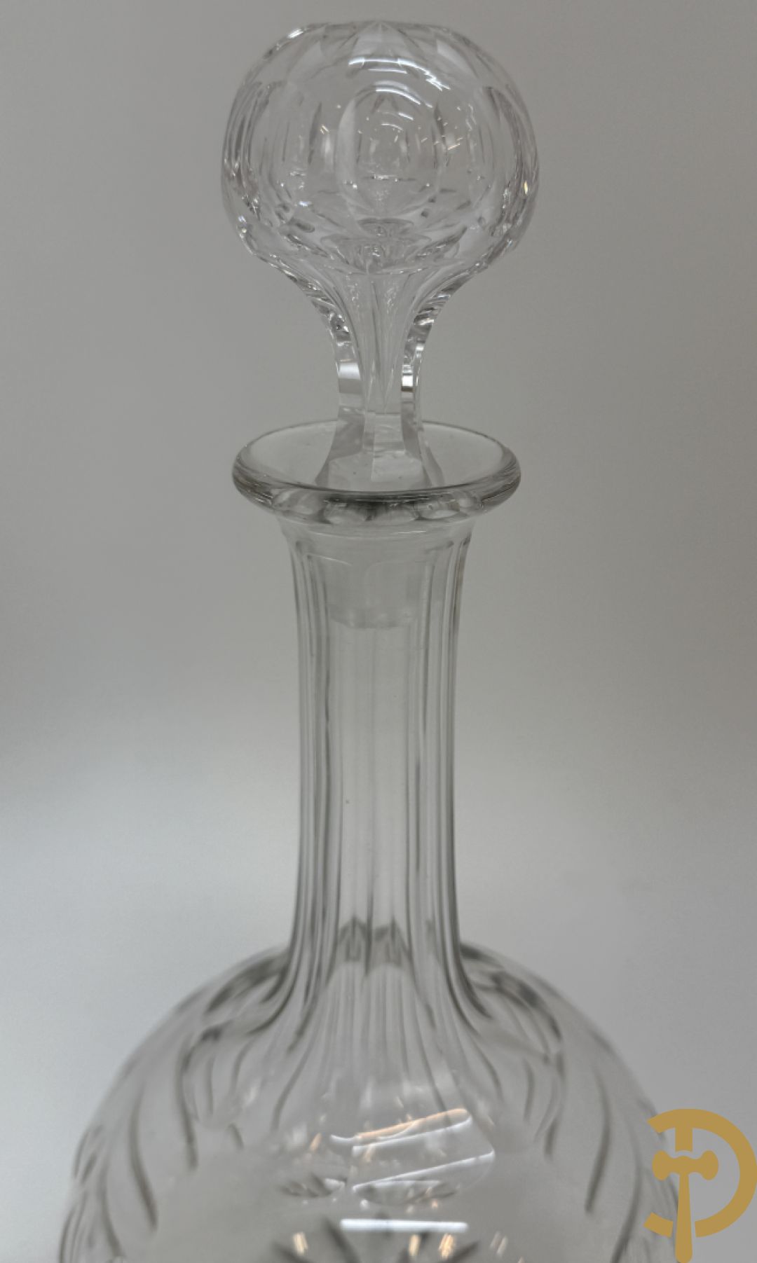 Paar diamantgeslepen karaffen + 5 andere karaffen