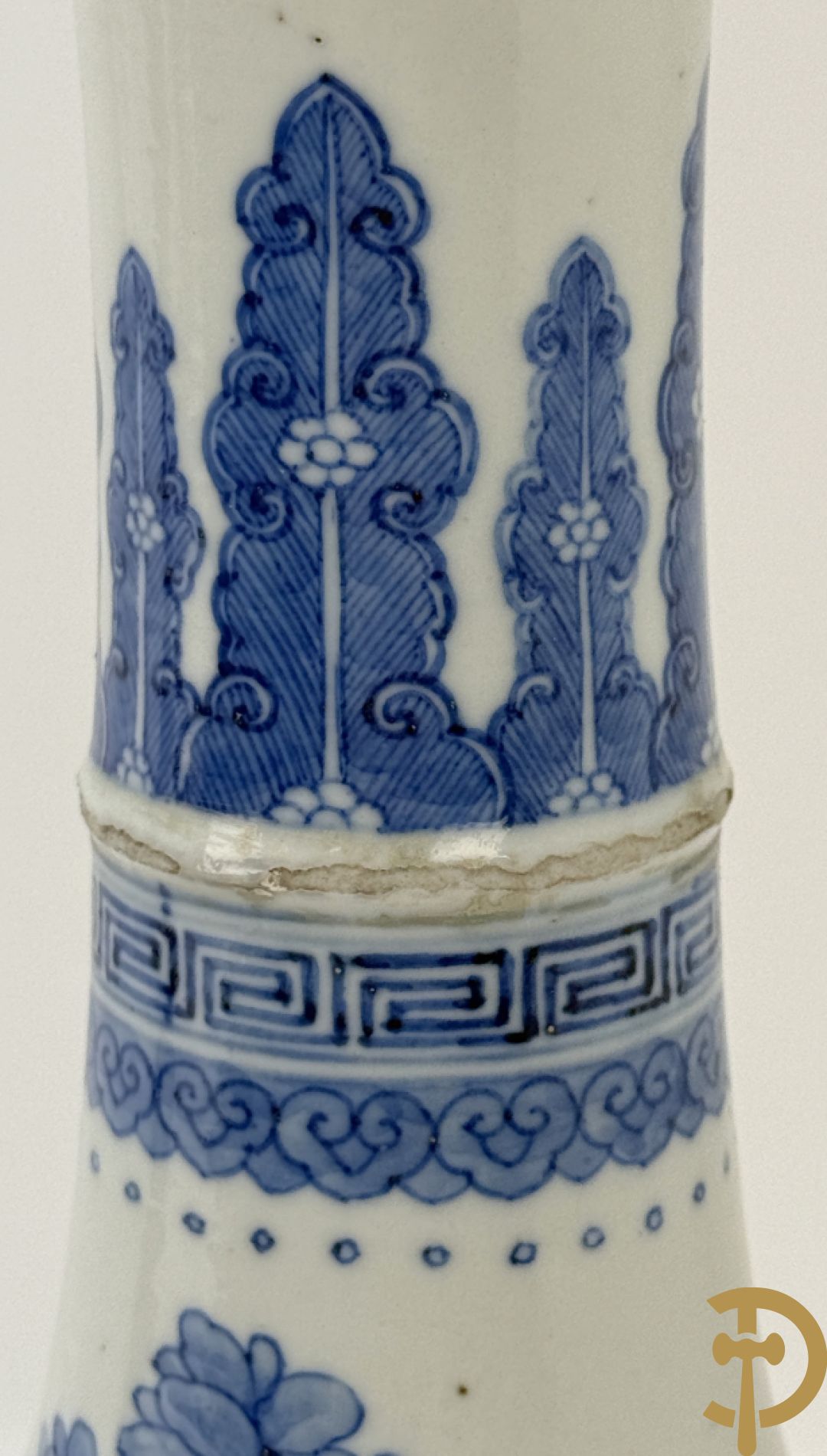 Chinese blauw/witte porseleinen kalebasvormige vaas met bloemen- en vogeldecor, onderaan gemerkt