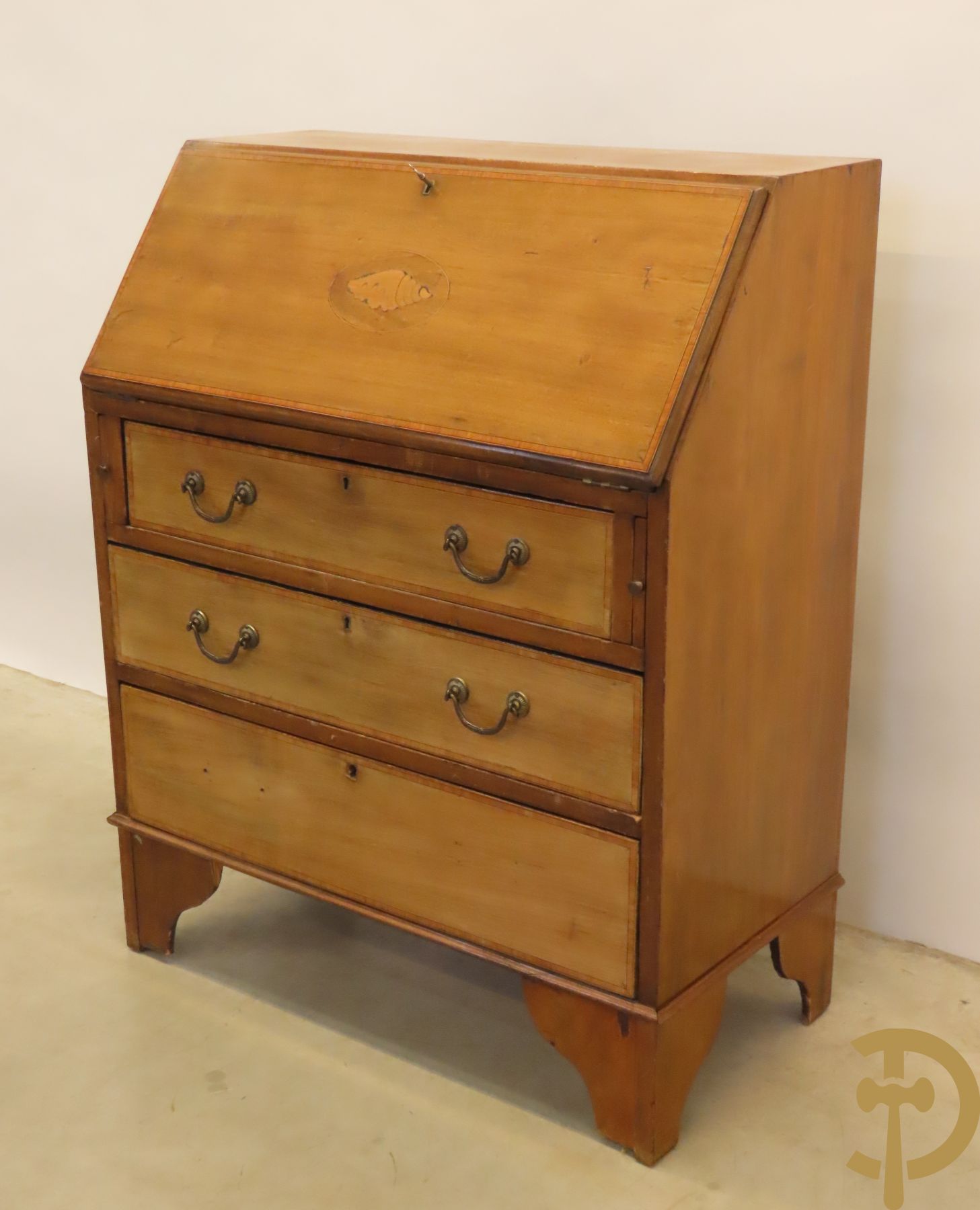 Engels notelaren klapbureau met 3 lades en inleg