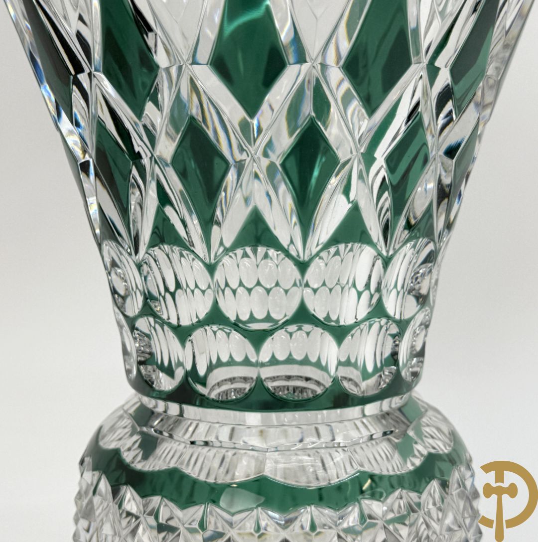 Val Saint Lambert : Groen gekleurde handgeslepen kristallen vaas