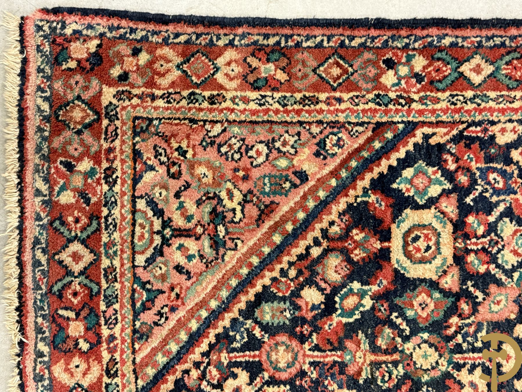 Drie oosterse handgeknoopte tapijten met blauwe fond