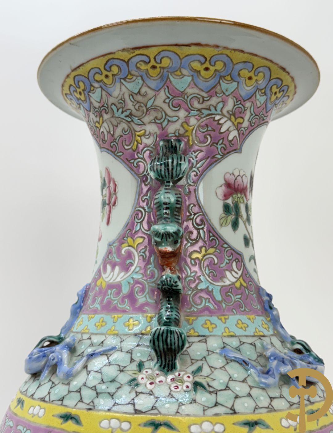 Chinese porseleinen vaas met vogel- en bloemendecor