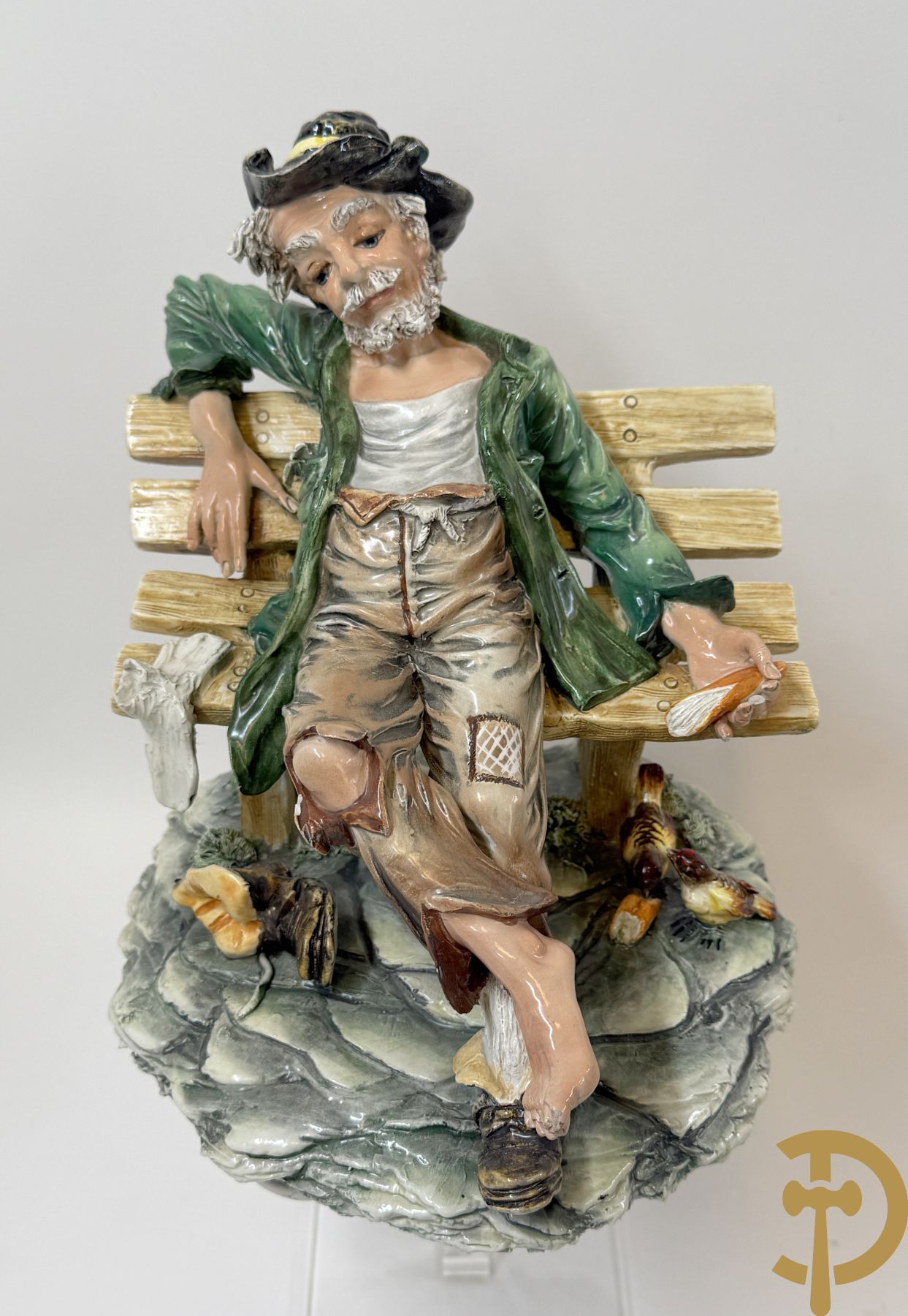 Twee grote Italiaanse groepen in 
gekleurde biscuit : jongens plukken appels - onderonsje aan tafel + 4 groepen in gekleurde Italiaanse biscuit