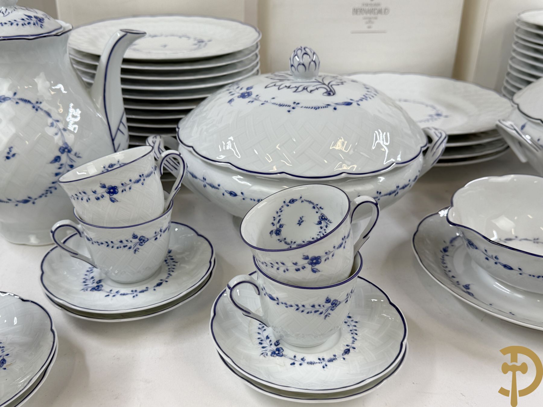 Uitgebreid porseleinen eet- en koffieservies Limoges, Bernardaud, type Hortence