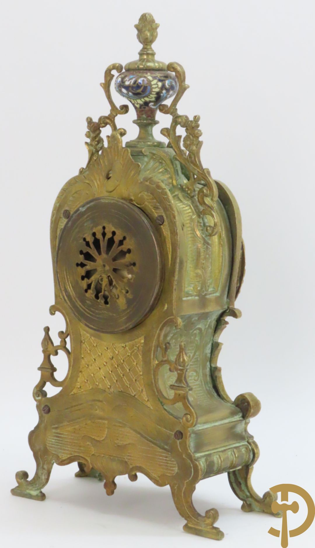 Bronzen pendule, Louis XV stijl, bezet met email, Champlève decor