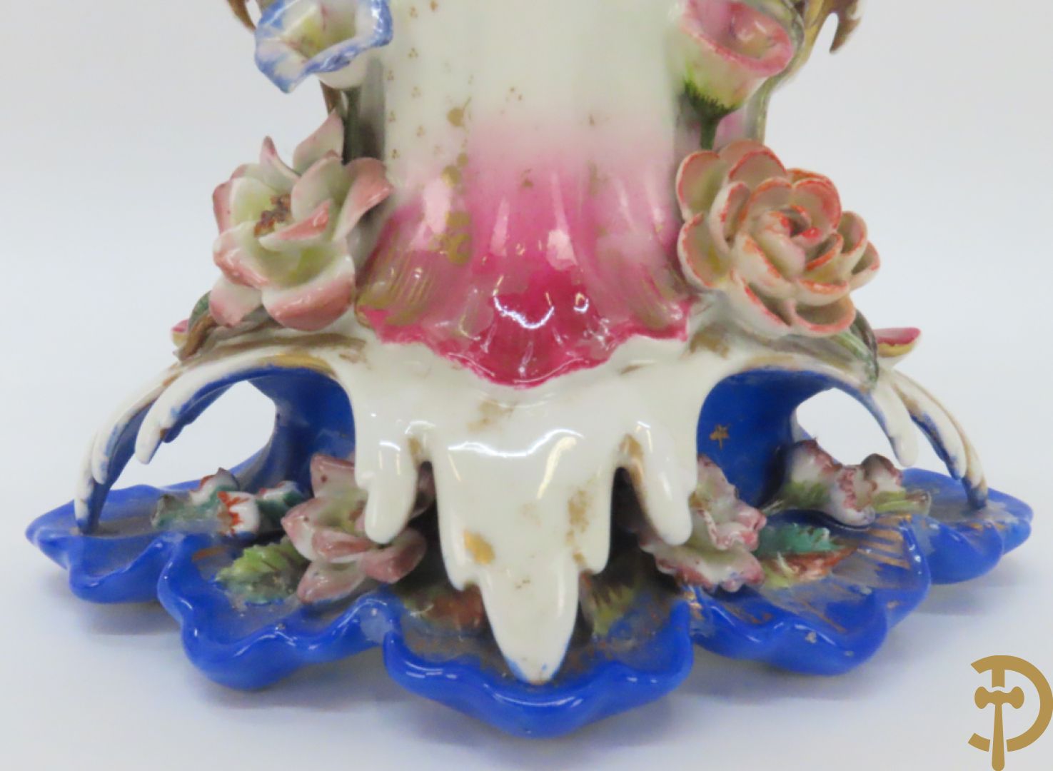 Paar Vieux Paris cornetvazen met rocailles, 19e