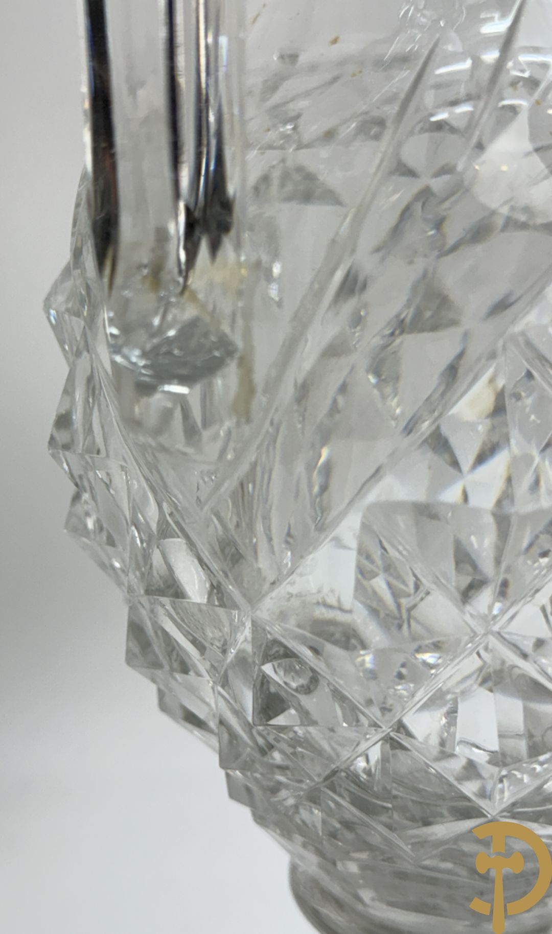 Paar diamantgeslepen karaffen + 5 andere karaffen