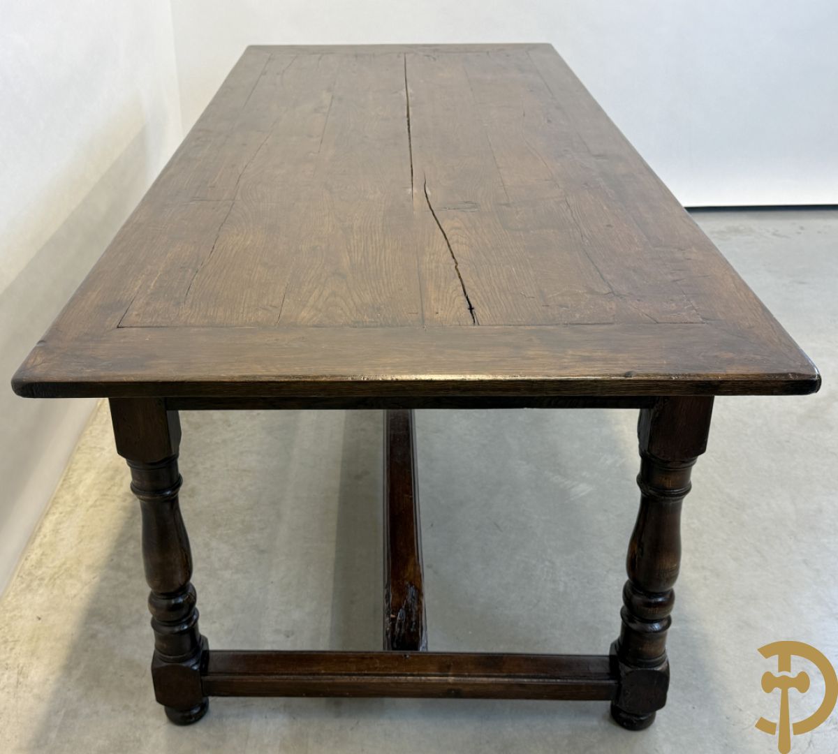 Massief eiken tafel op ballusterpoten