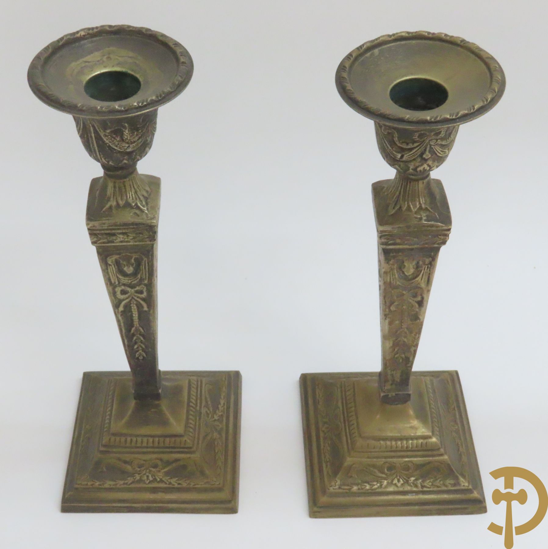 Zes paar verzilverde kandelaars