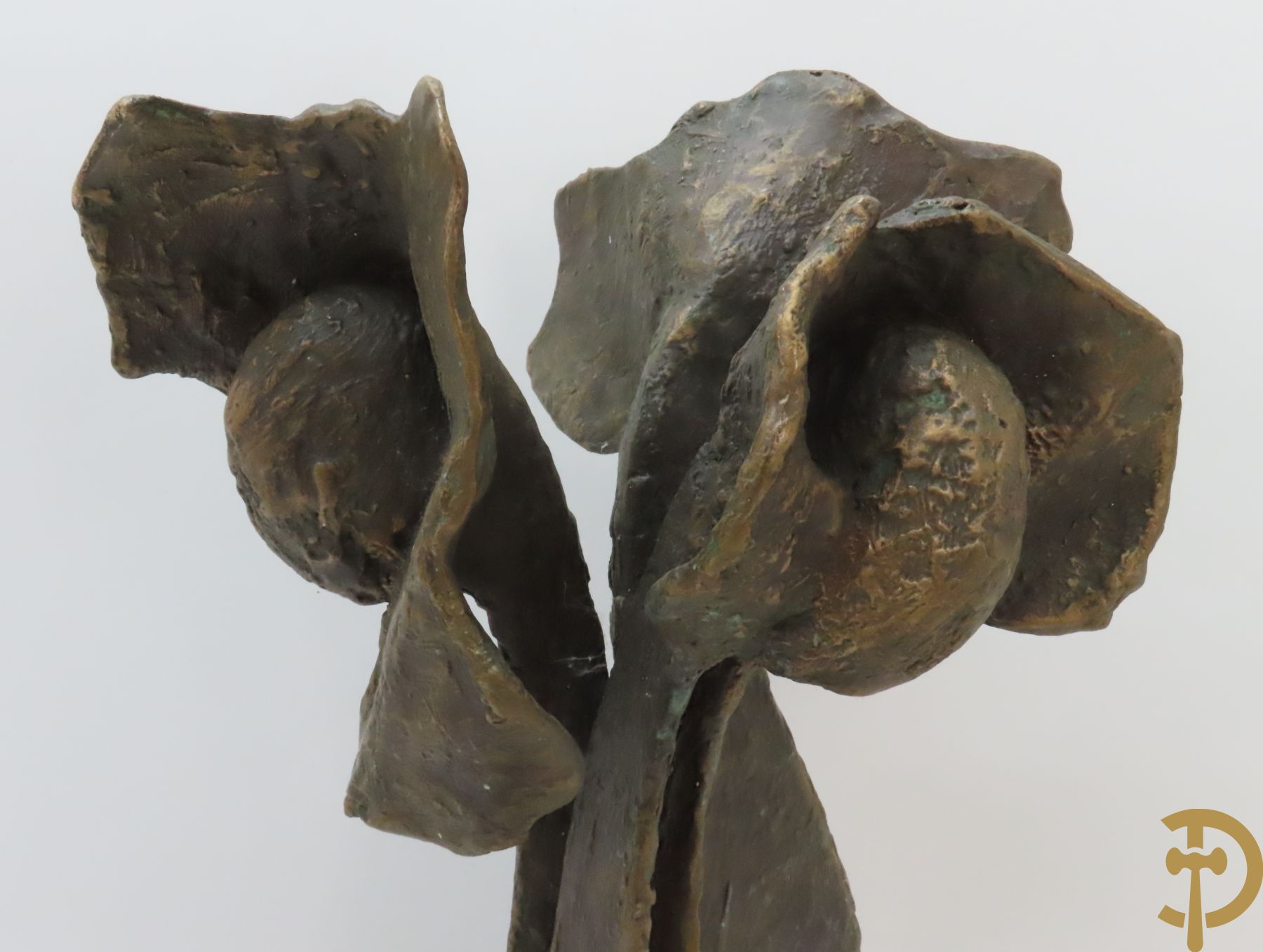 Lampens Marc (van) LM gemonogrammeerd - Bronzen gepatineerde bloem