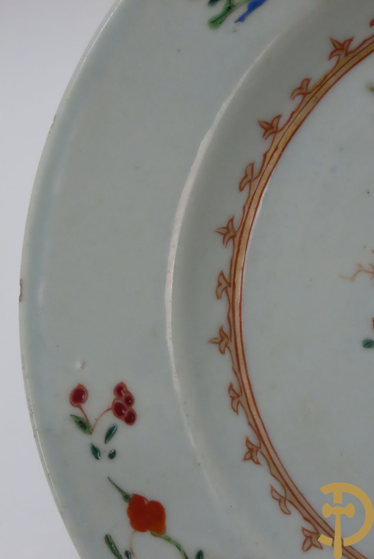 Acht Chinese porseleinen borden w.o. blauw/wit met bloemendecor, 2 blauw/witte borden, 2 Imari borden (1 met ster), 2 porseleinen borden met decor van bloemen in landschap en octagonaal bord