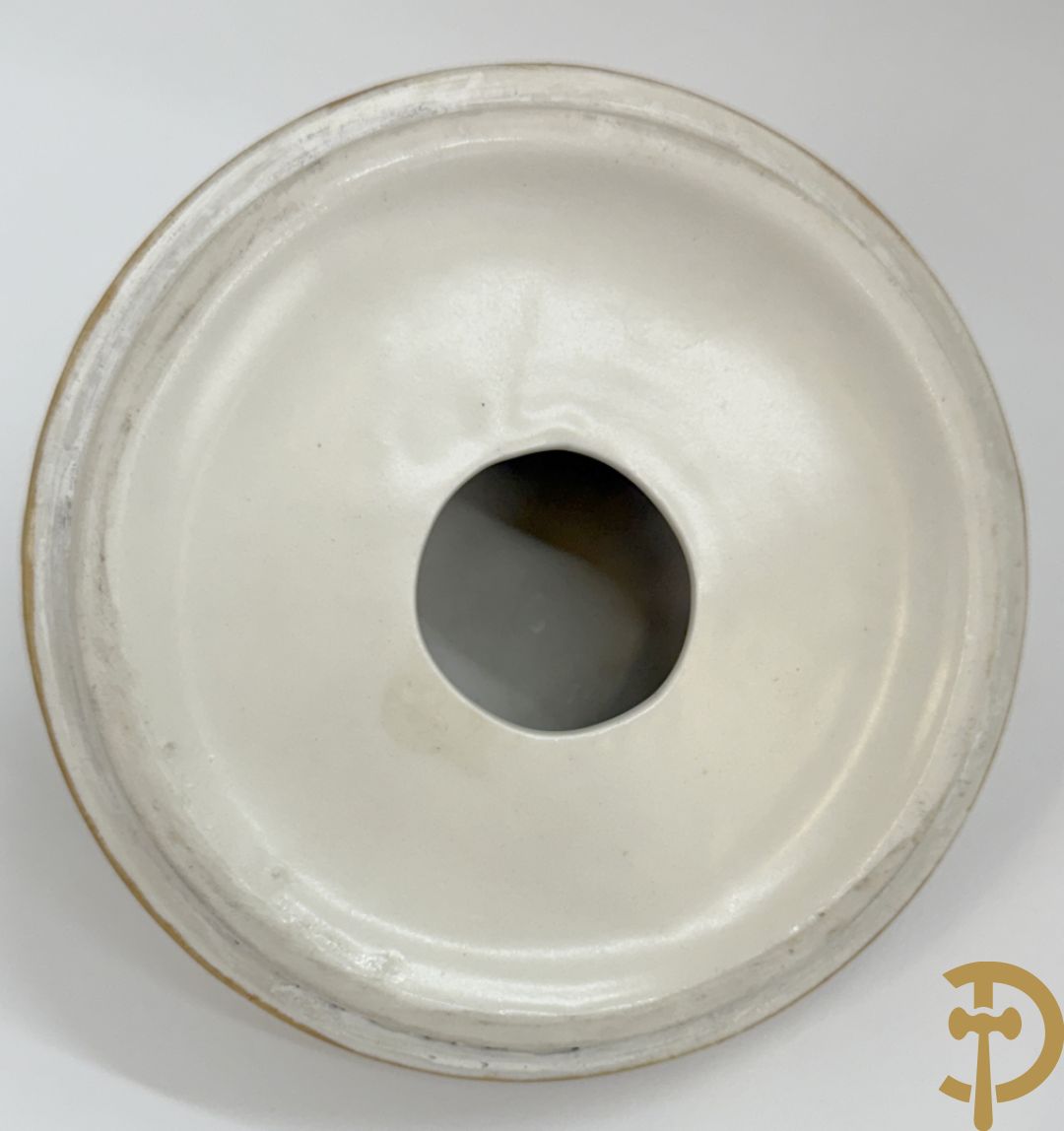 Paar Royal Dux vazen met guirlandes, Louis XVI stijl , nummer 5447