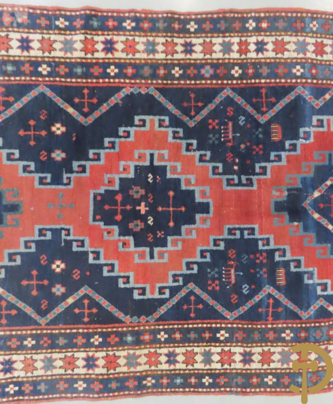 Oosterse handgeknoopt tapijt Kaukasus met geometrische motieven op blauwe fond