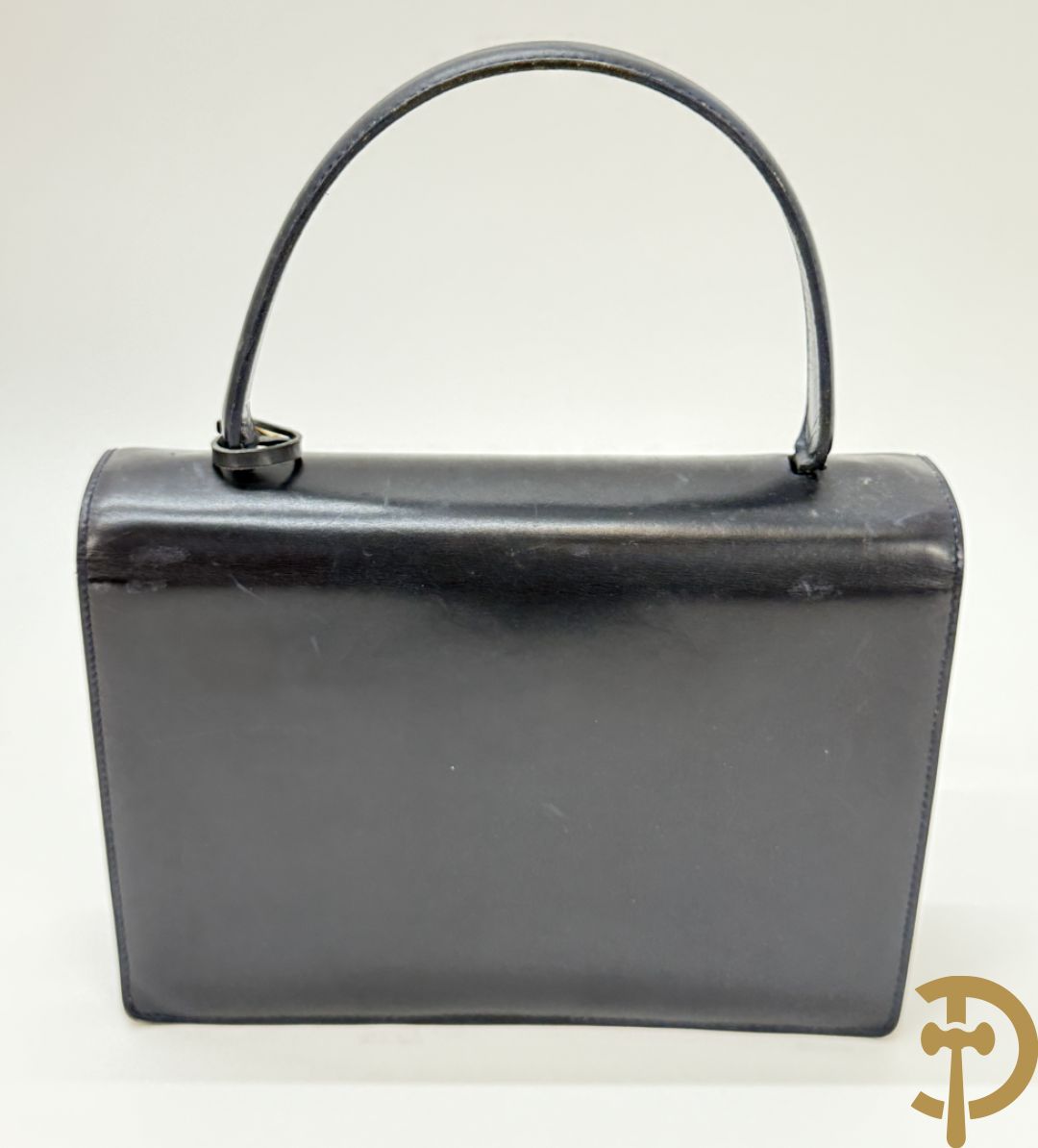 Blauwe lederen vintage Delvaux handtas + gelakte zwart lederen vintage Delvaux handtas met zak
