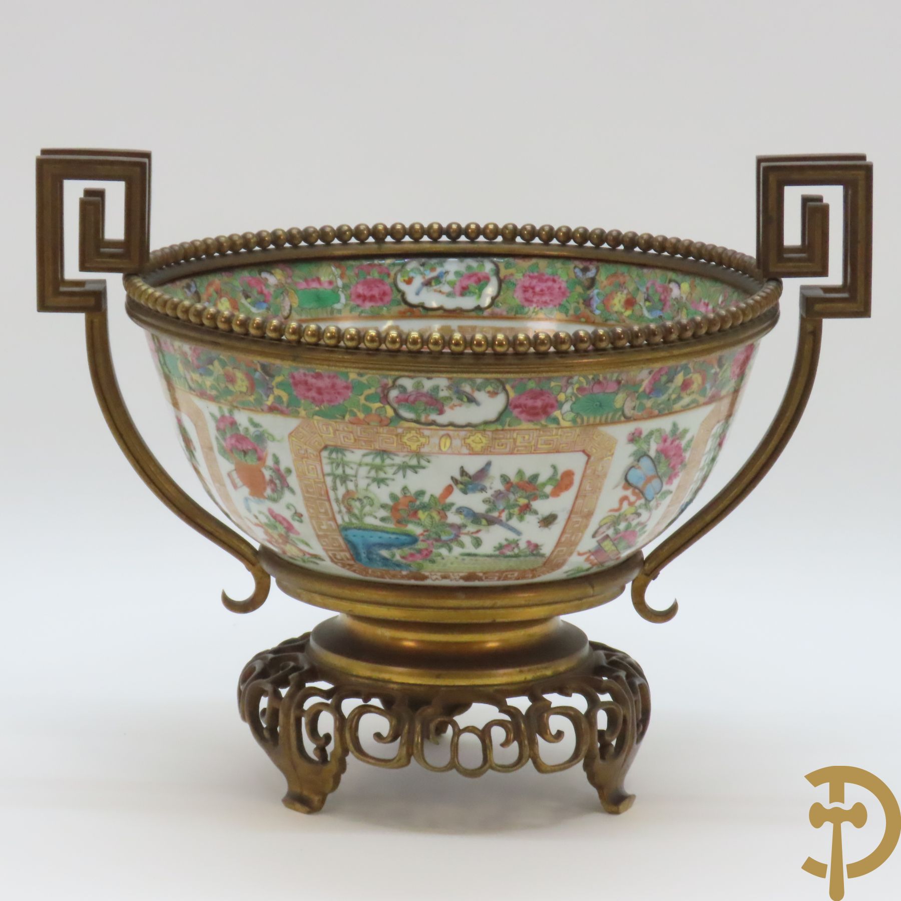 Chinese porseleinen Kanton coupe in bronzen ornamenten