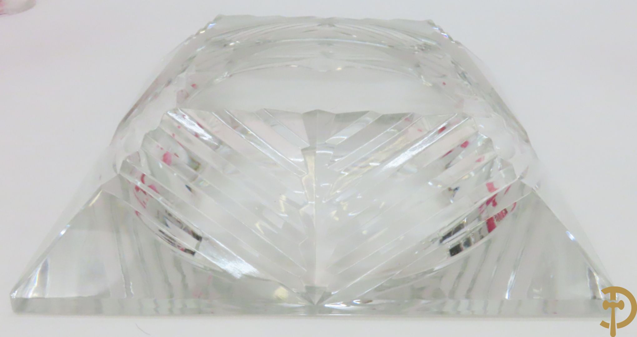 Zes gekleurde Val-Saint-Lambert glazen + 3 vaasjes + asbak