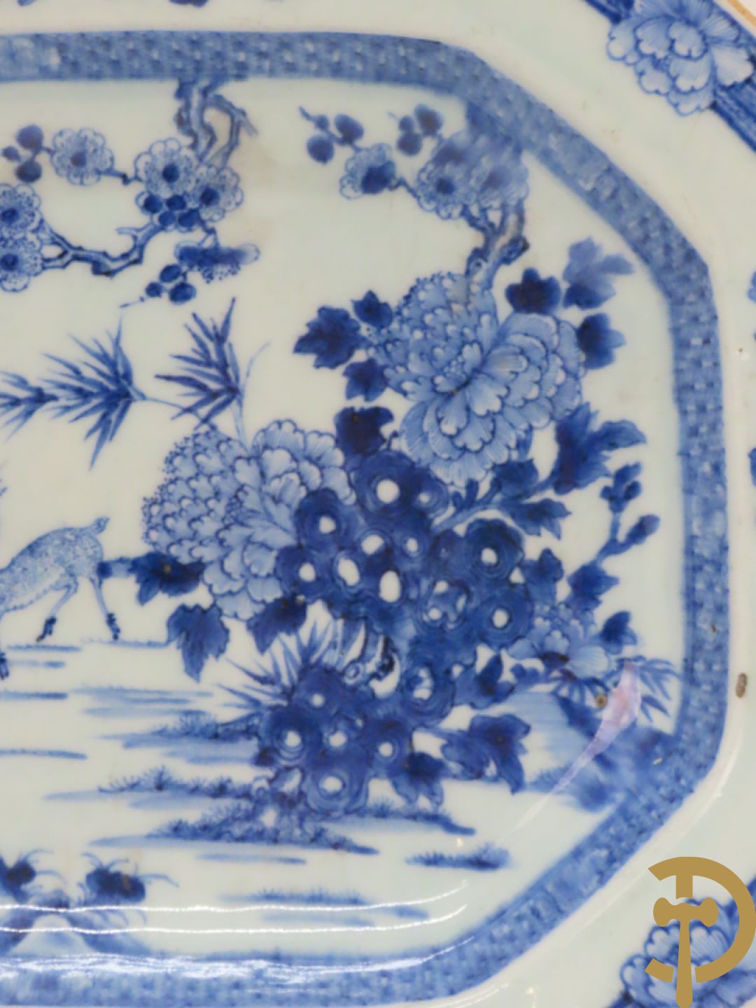 Chinese porseleinen blauw/wit schotel met bloemen- en dierendecor