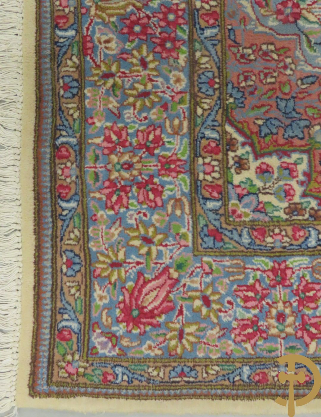 Iranees handgeknoopt tapijt Kirman Lavar met centraal medaillon omgeven door florale motieven