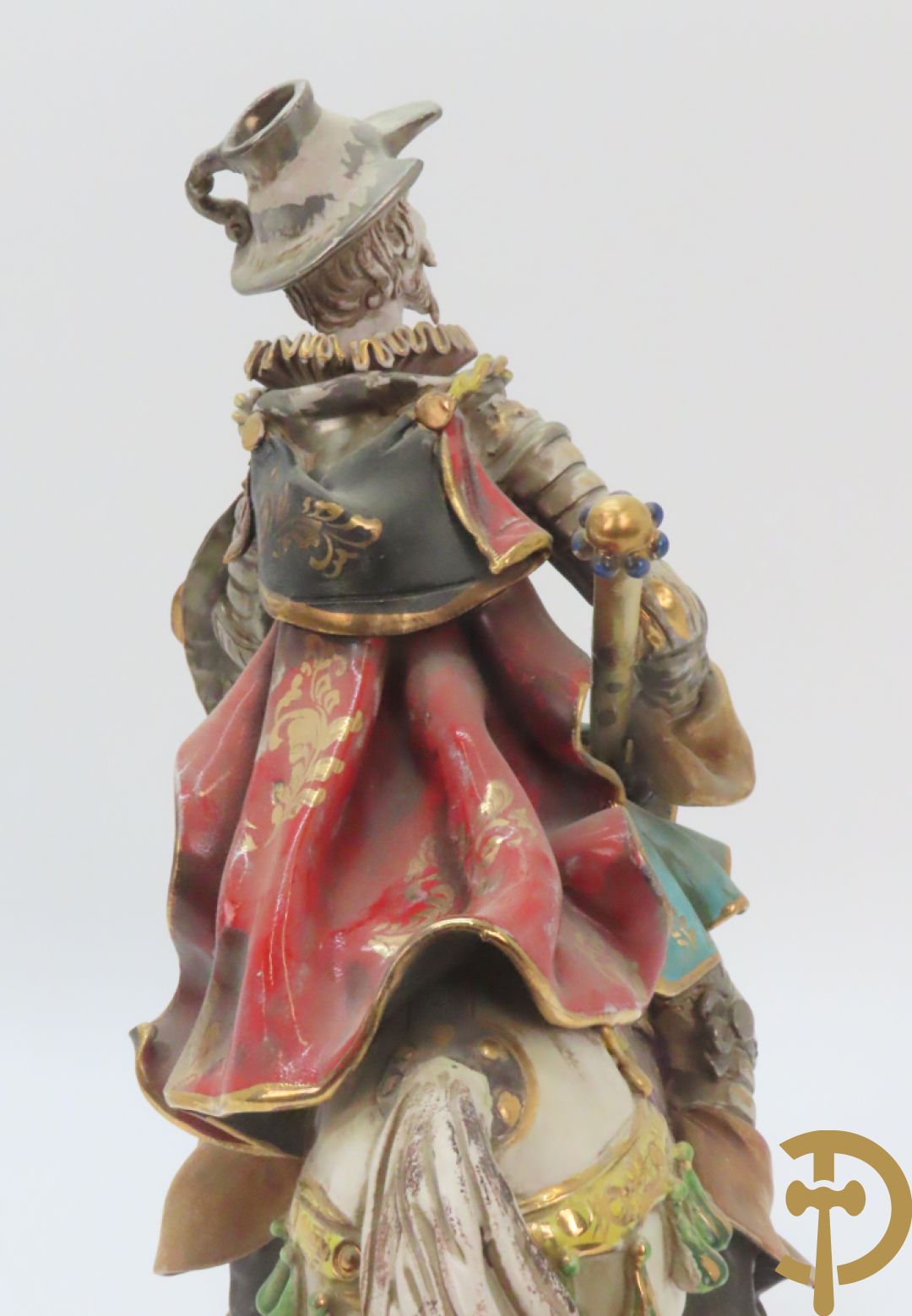 Beeld van Don Quichotte iop zijn paard n Italiaanse meerkleurige faience, Marioni P. gemerkt onderaan