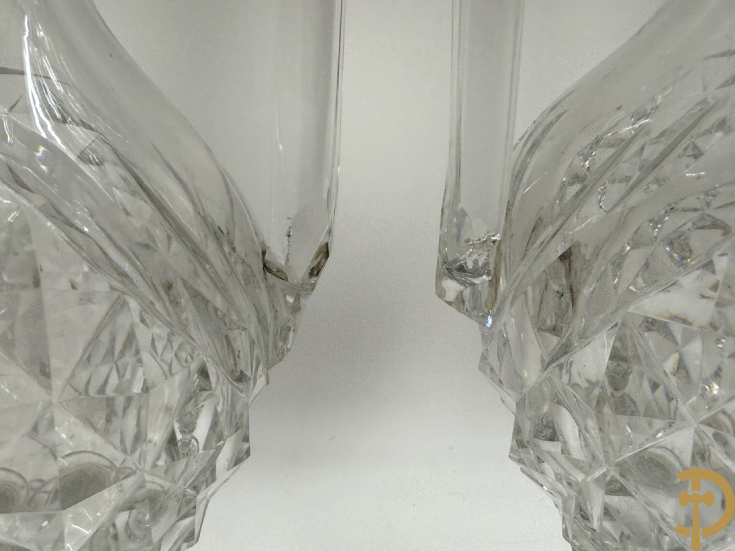 Paar diamantgeslepen karaffen + 5 andere karaffen