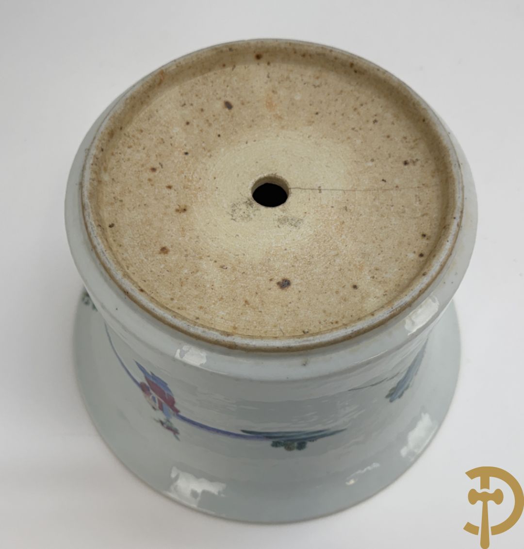 Chinese porseleinen bloemencachepot met decor van kinderen en dames