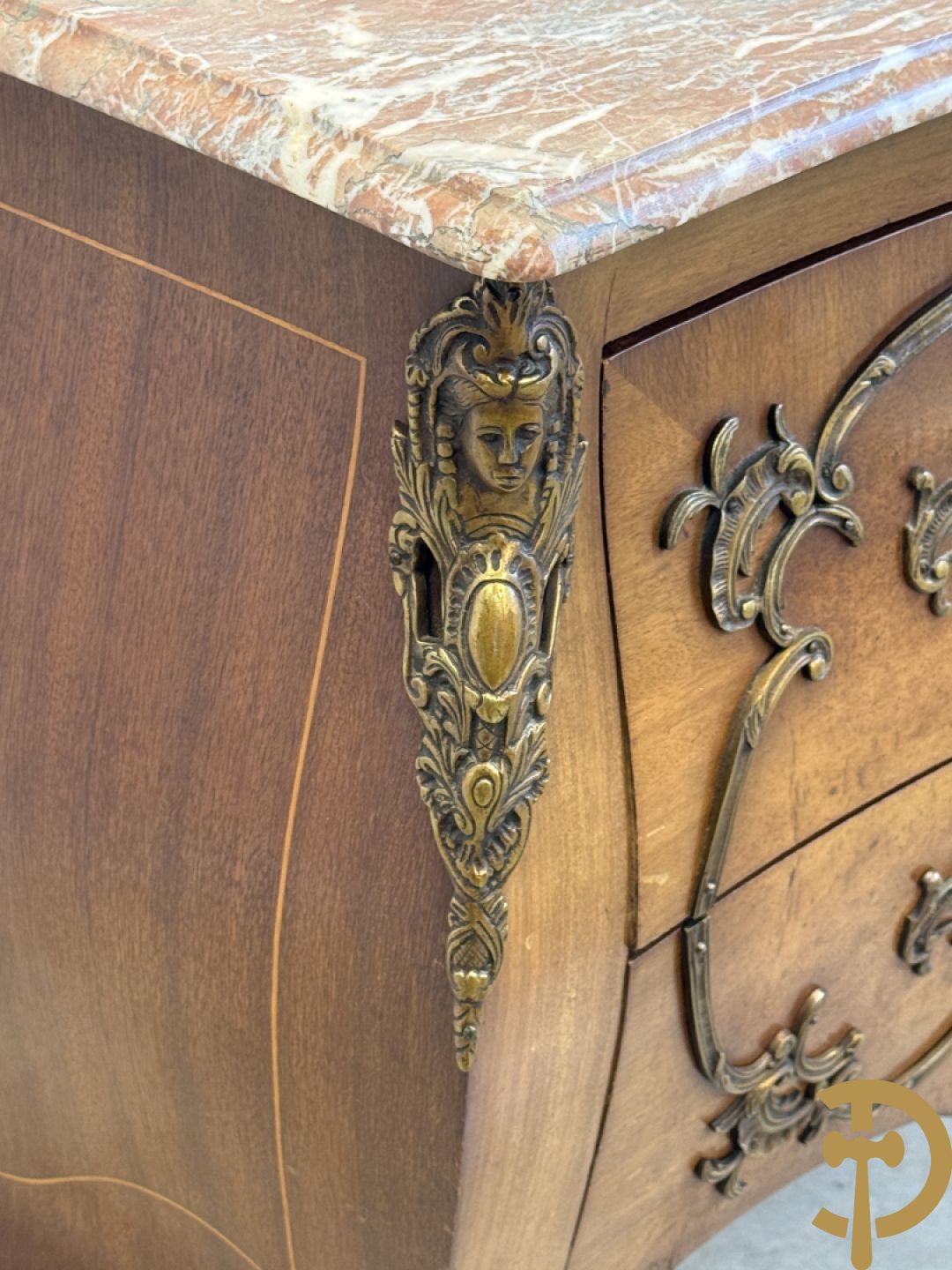 Notelaren Louis XV tweeladencommode met bronsbeslag en marmeren blad