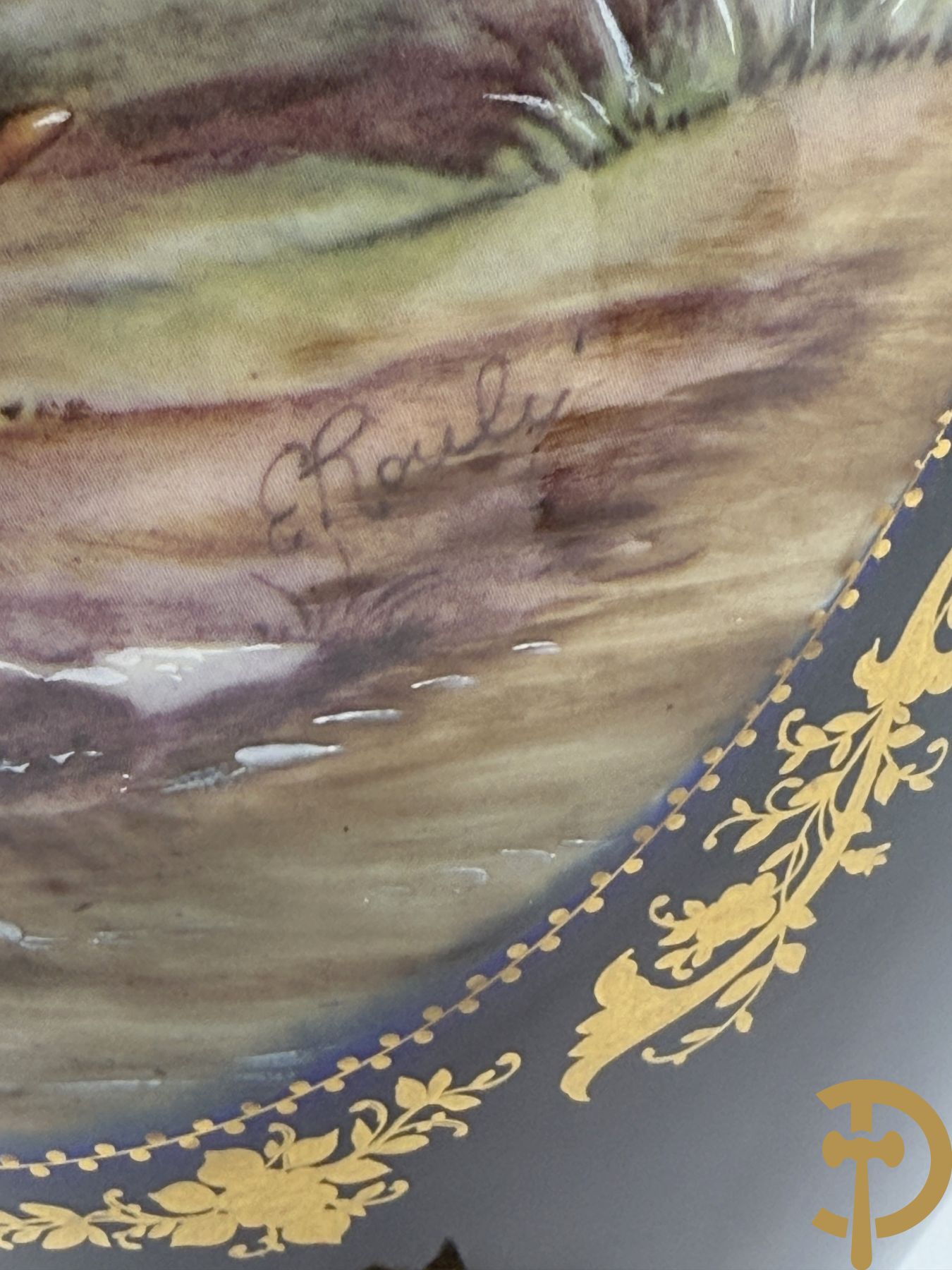 Paar Sèvres stijlvazen met geanimeerd romantisch decor, zijdelings bezet met bronzen medusahoofden, Rouly getekend