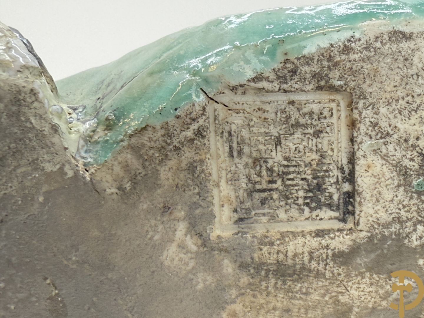 Chinese porseleinen wijsgeer dragende een kind