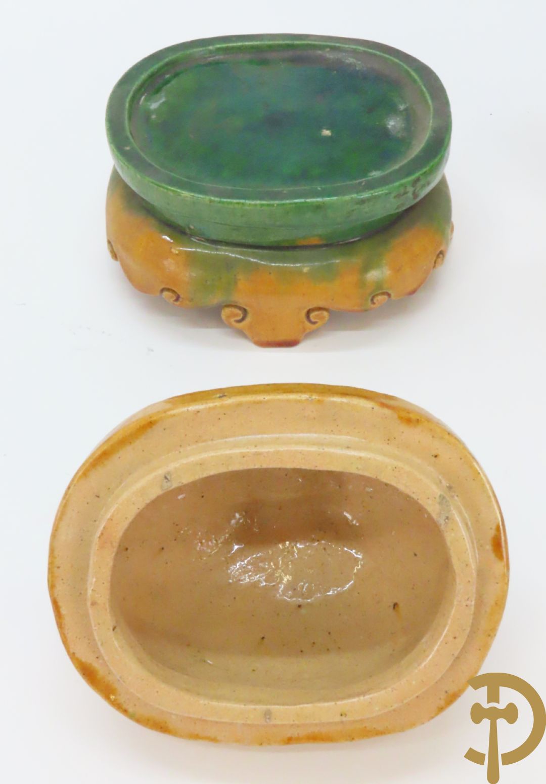 Geglazuurde Chinese aardewerken dekselvaas met fo honden en plantenmotieven