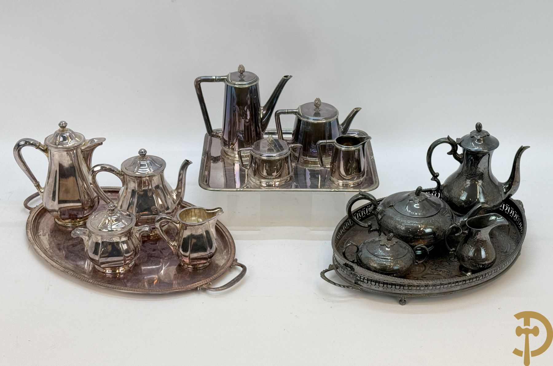 Drie verzilverde koffiestellen op plateau w.o. Wiskemann