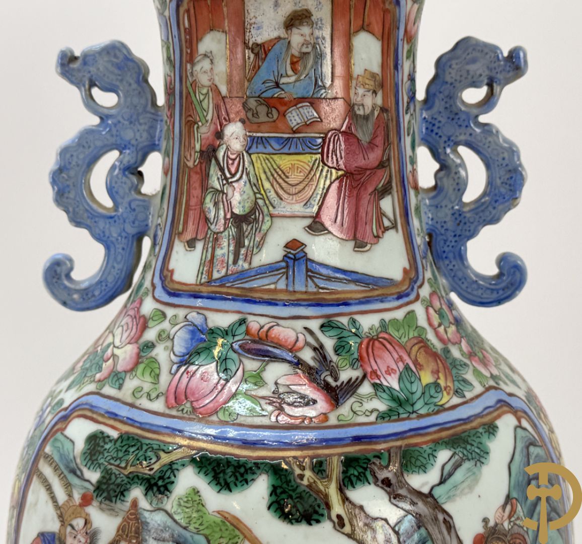 Chinese porseleinen vaas met geanimeerd krijgerdecor en vogeltaferelen