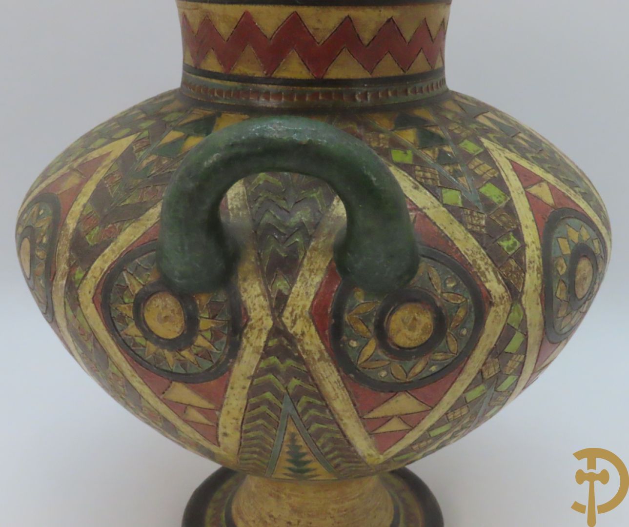 Vaas in terra cotta met geometrische motieven, Amfora, Grieks model, onleesbaar getekend onderaan