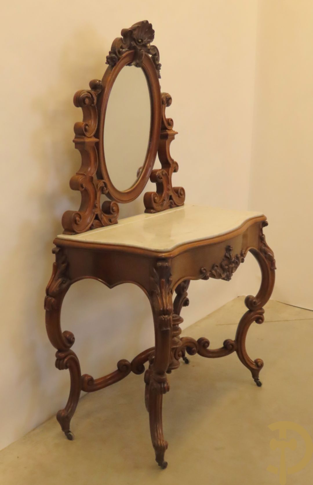 Opschiktafel Louis Philippe met accanthusranken, ovale spiegel en marmeren blad op voluutvormige poten