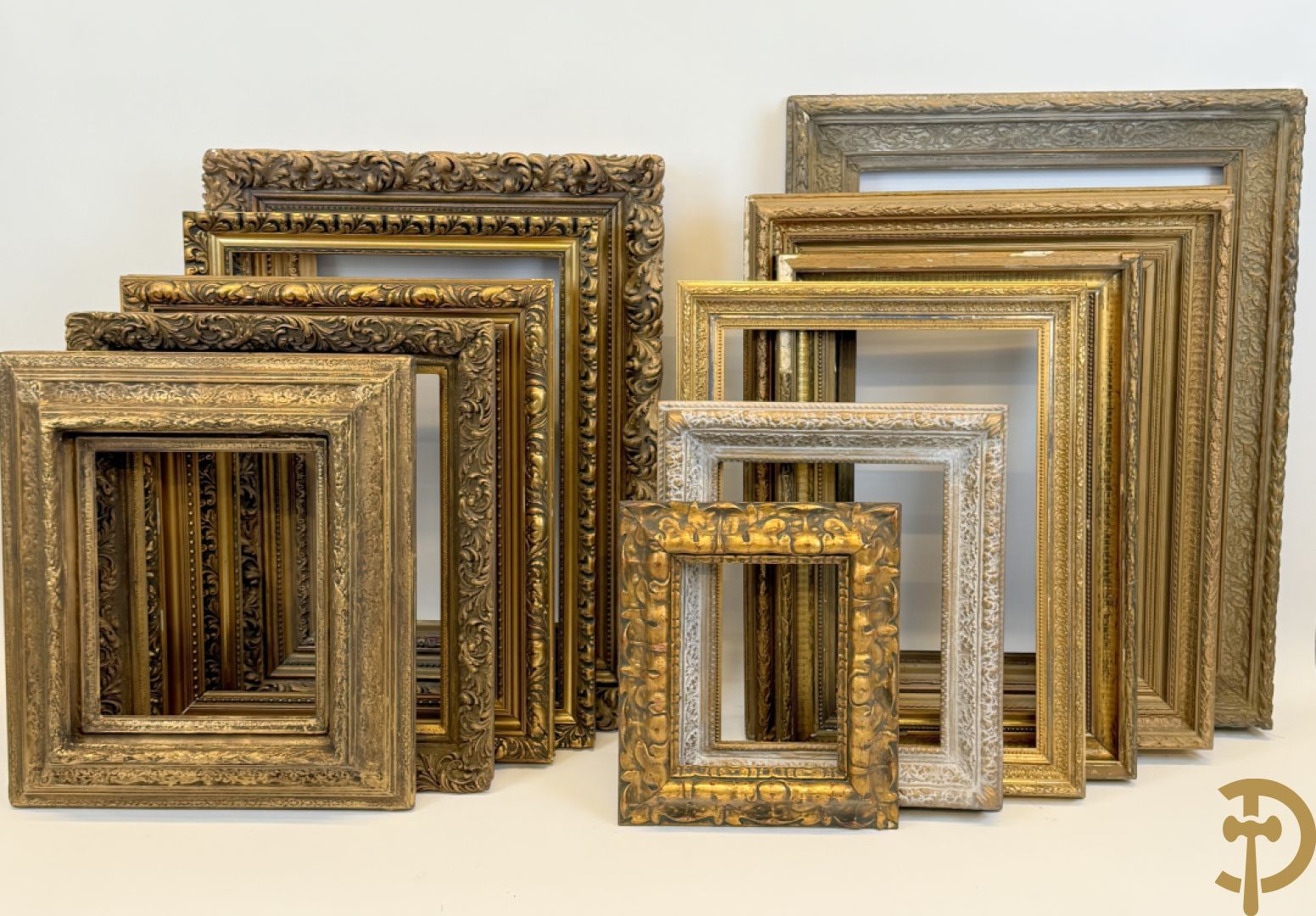 Oude vergulde lijsten Louis XVI stijl, deels met moulures