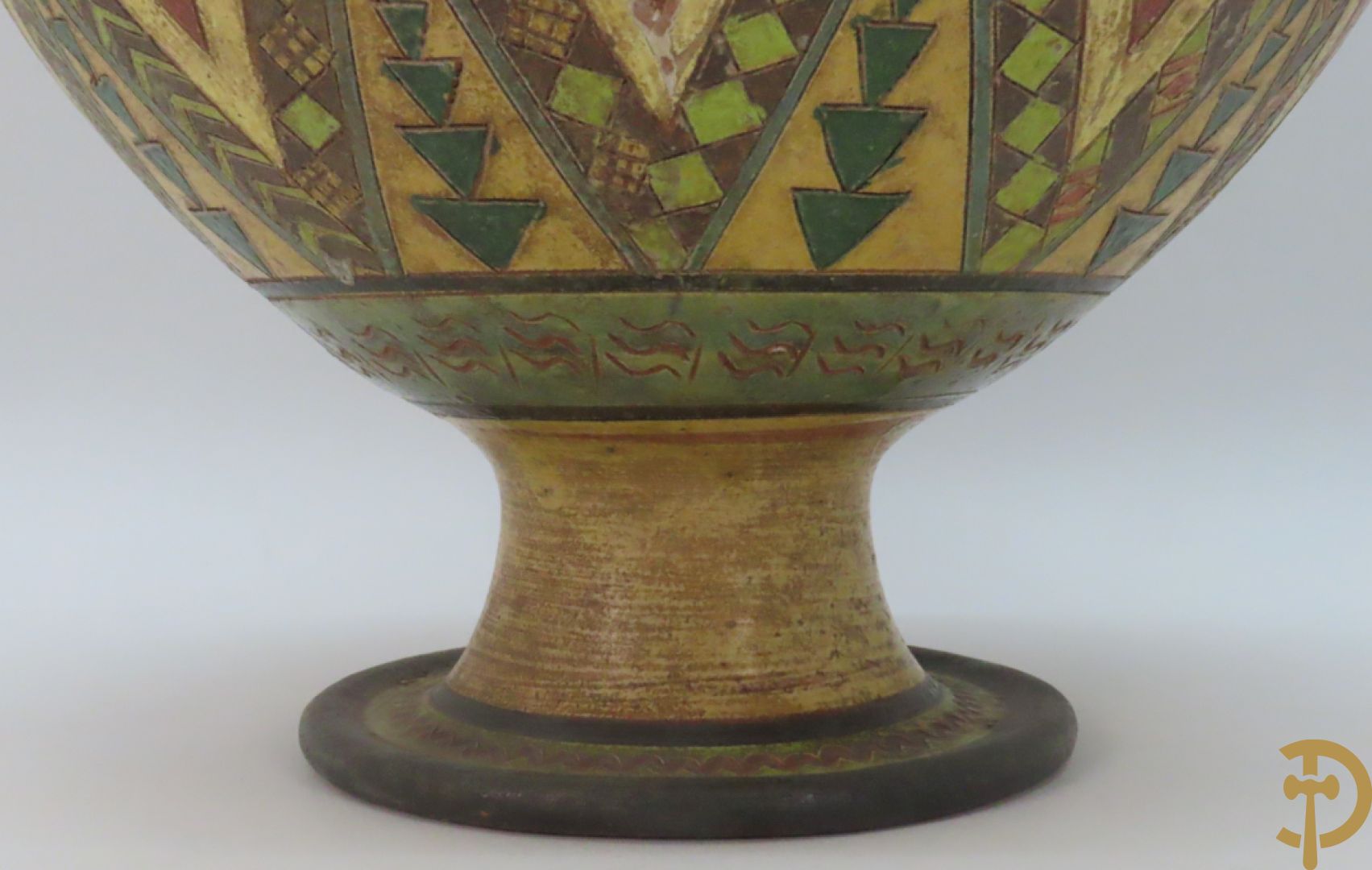 Vaas in terra cotta met geometrische motieven, Amfora, Grieks model, onleesbaar getekend onderaan