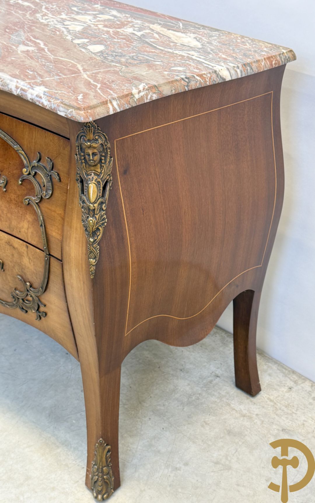 Notelaren Louis XV tweeladencommode met bronsbeslag en marmeren blad