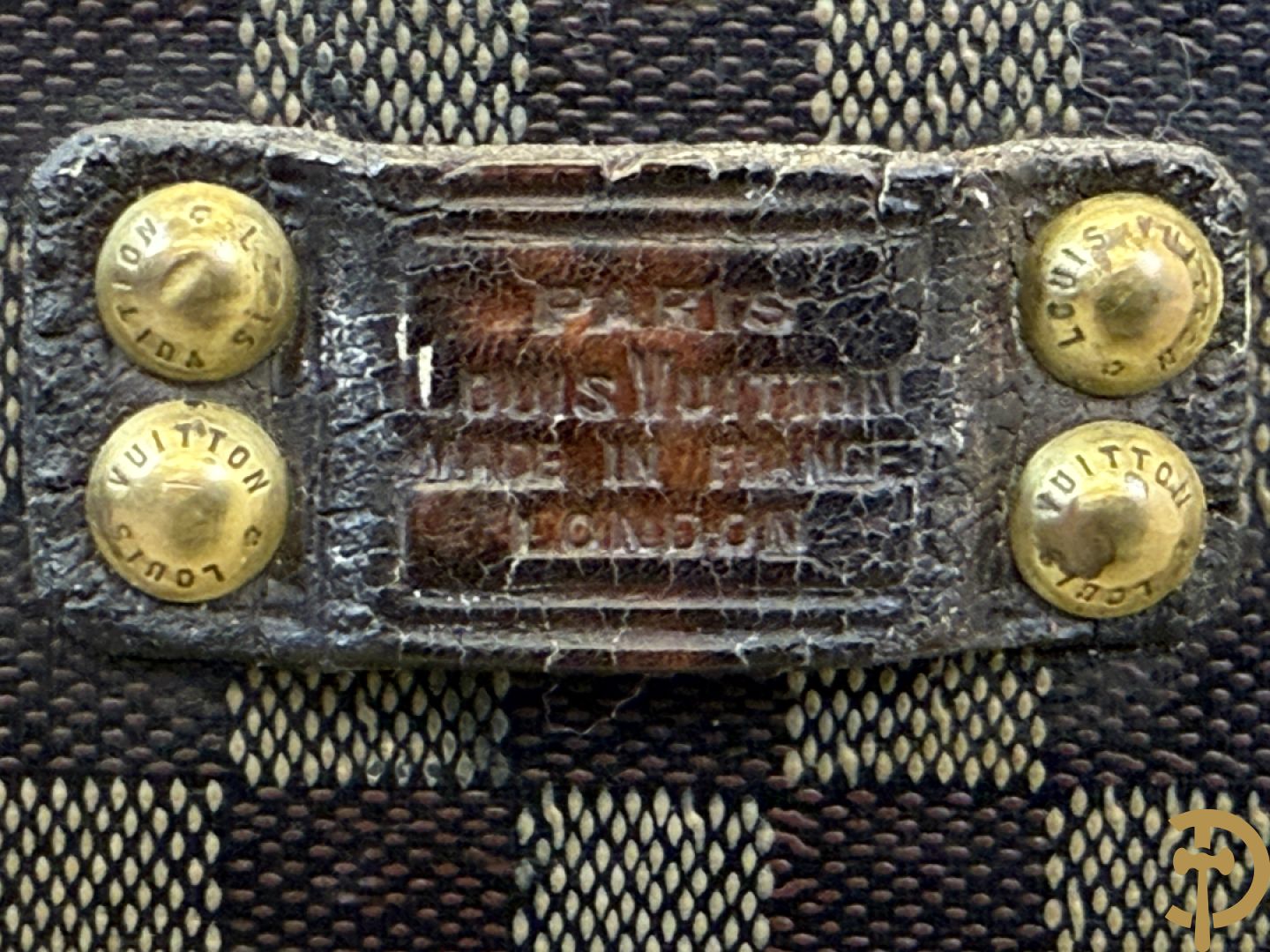 Antieke reiskoffer Louis Vuitton met houten latten, genummerd N41601, met bijhorende sleutel