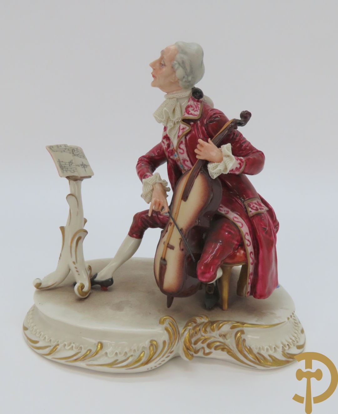 Drie porseleinen sierstukken 