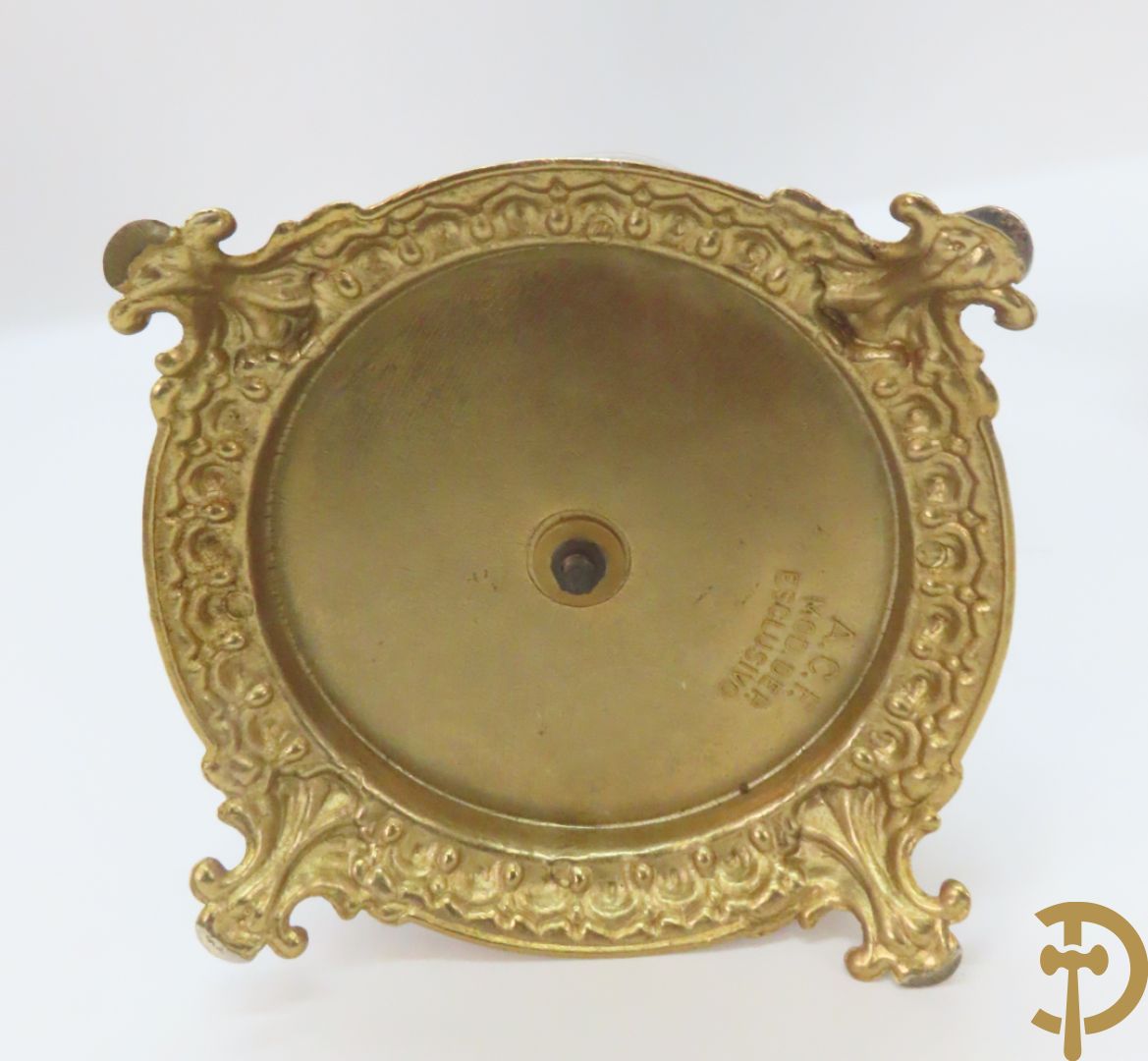 Twee porseleinen Stijl Sèvres cassolettes + dekselpotiche met bloemendecor + vijfarmige kandelaar Sèvres stijl, ACF