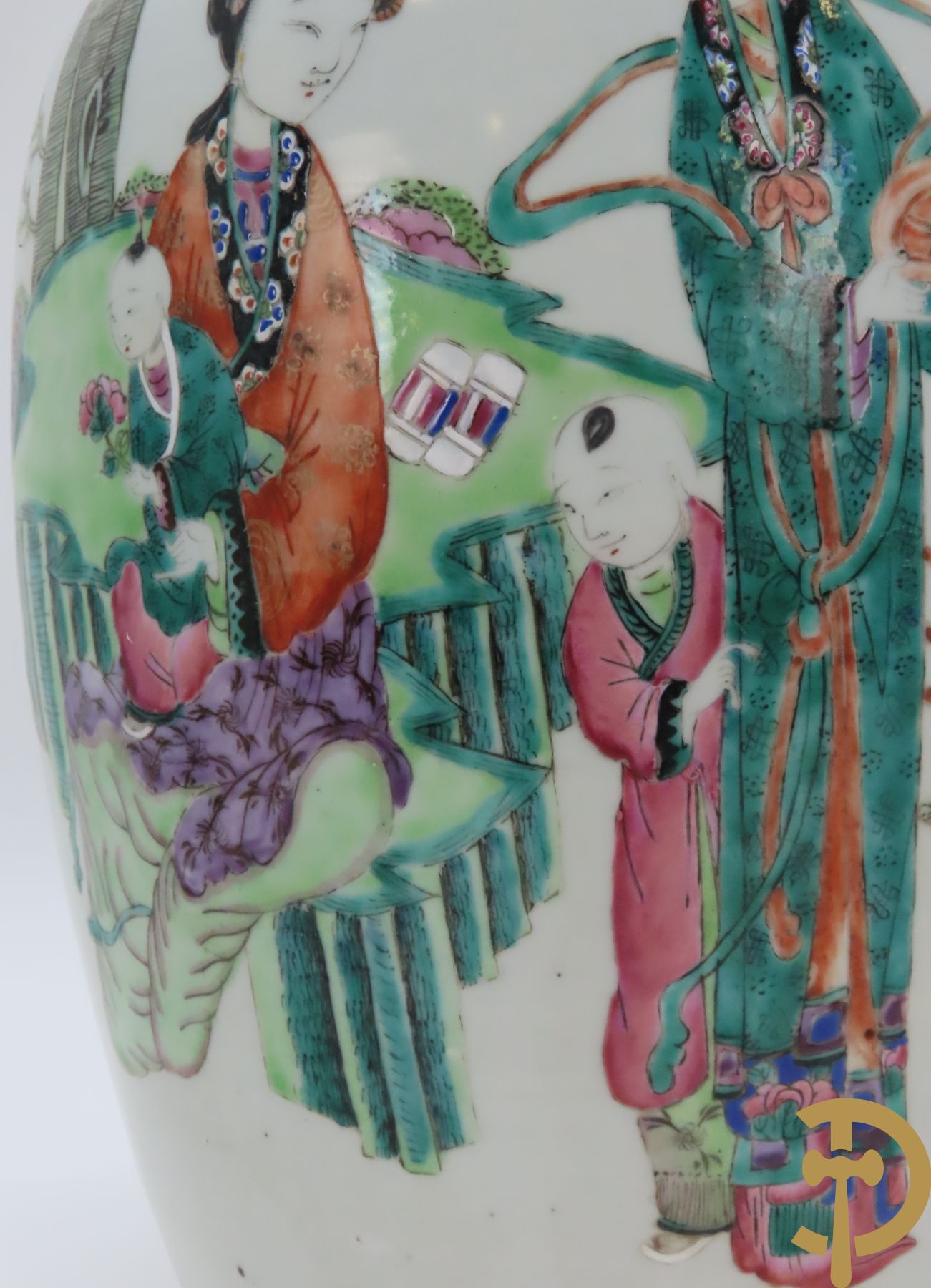 Chinese porseleinen vaas met geanimeerd familiedecor in landschap